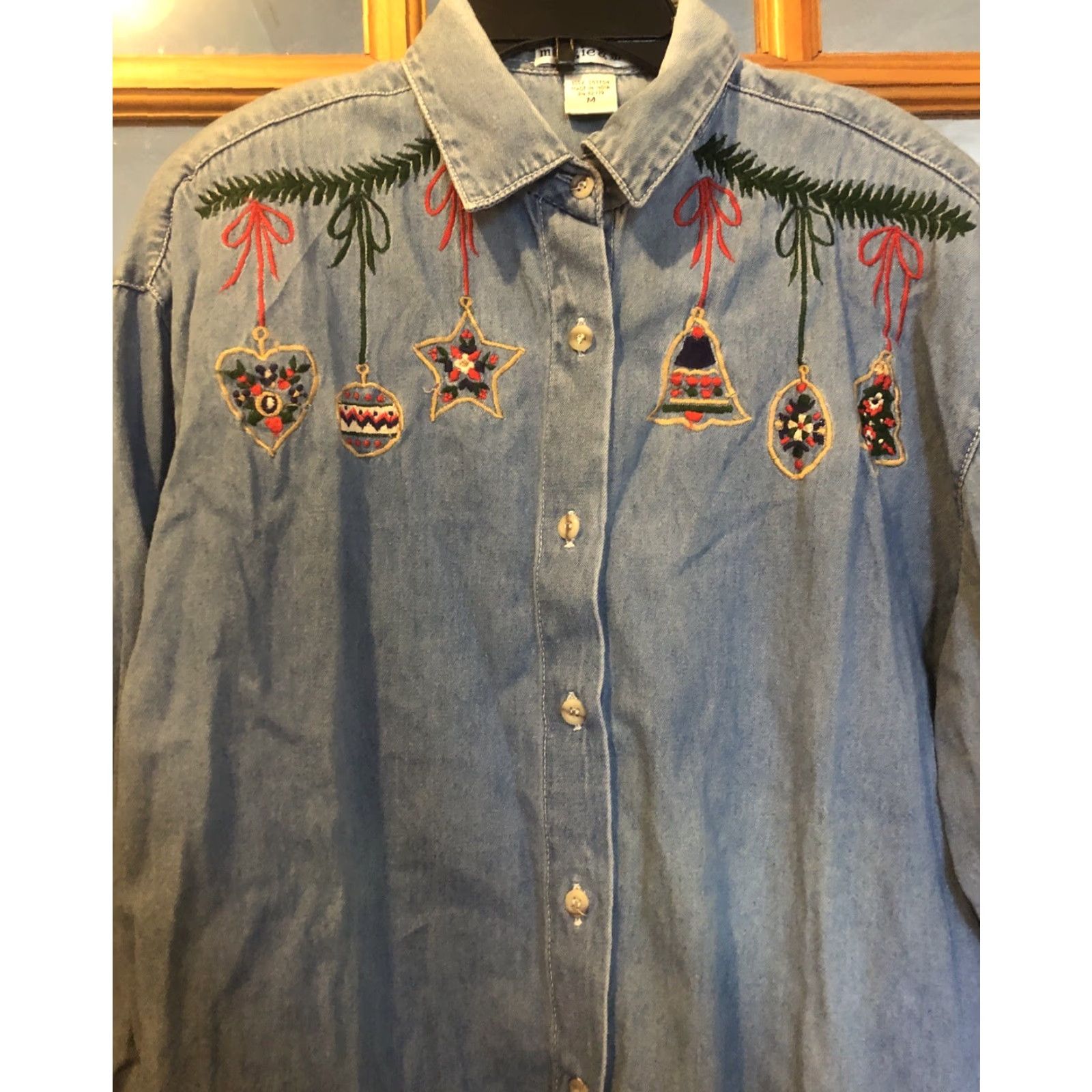 Denime VINTAGE Maggie & Max Christmas Embroidered Denim Shirt Sz M Country Shoulder Pads Shirt Women Medium Blue Button Up Knit? Size M / US 6-8 / IT 42-44 - 2 Thumbnail