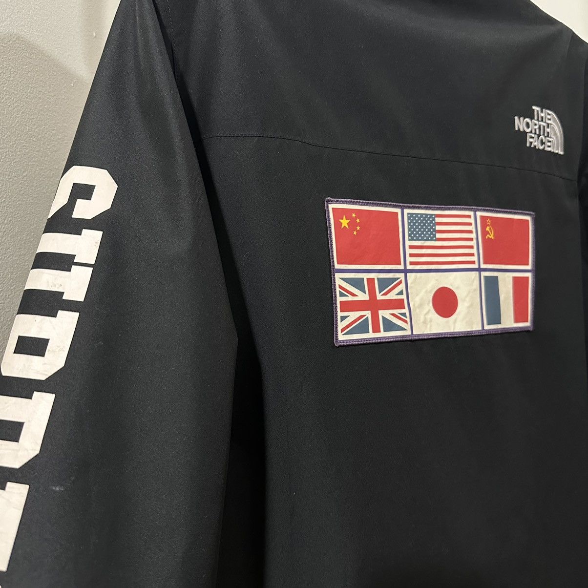 Supreme × The North Face Supreme The North Face Expedition Coaches Jacket Sample Size US M / EU 48-50 / 2 - 4 Thumbnail