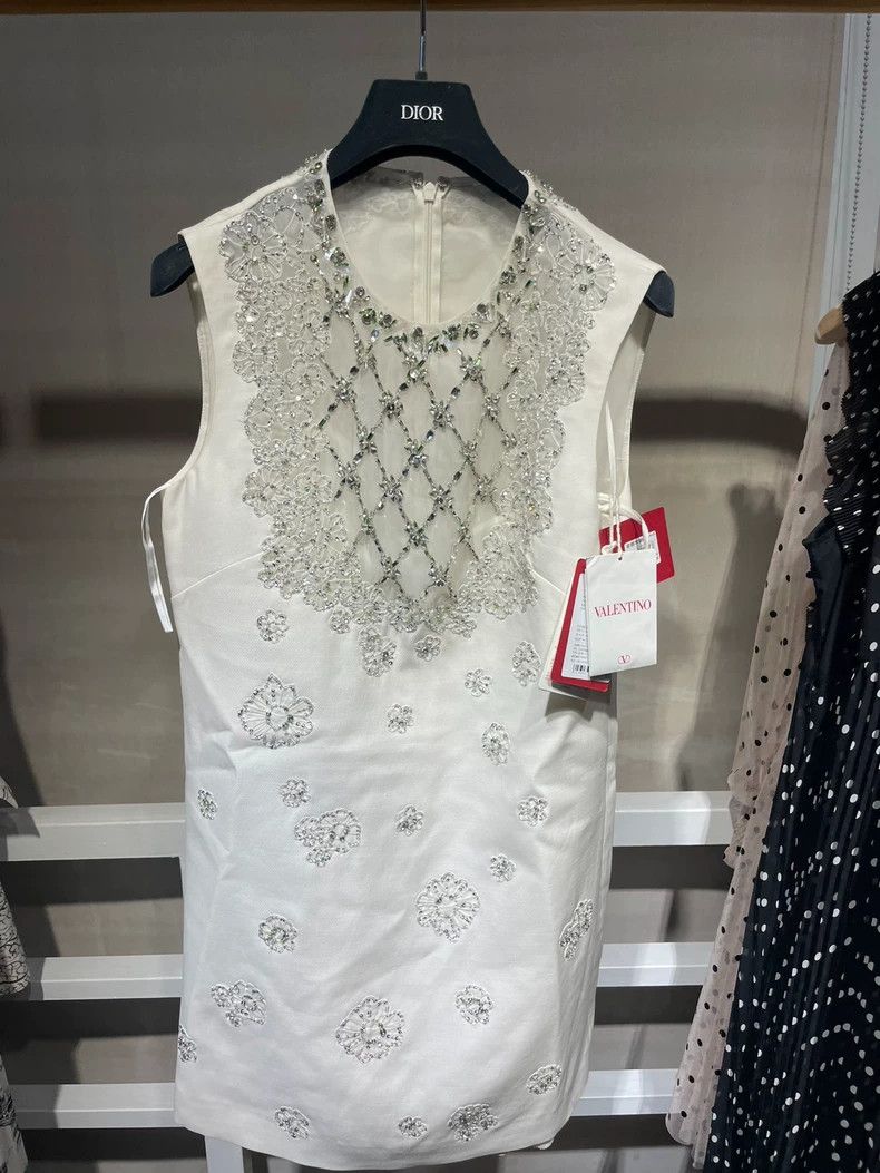 Valentino Valentino Round neck embroidered slim sleeveless dress Size M / US 6-8 / IT 42-44 - 1 Thumbnail