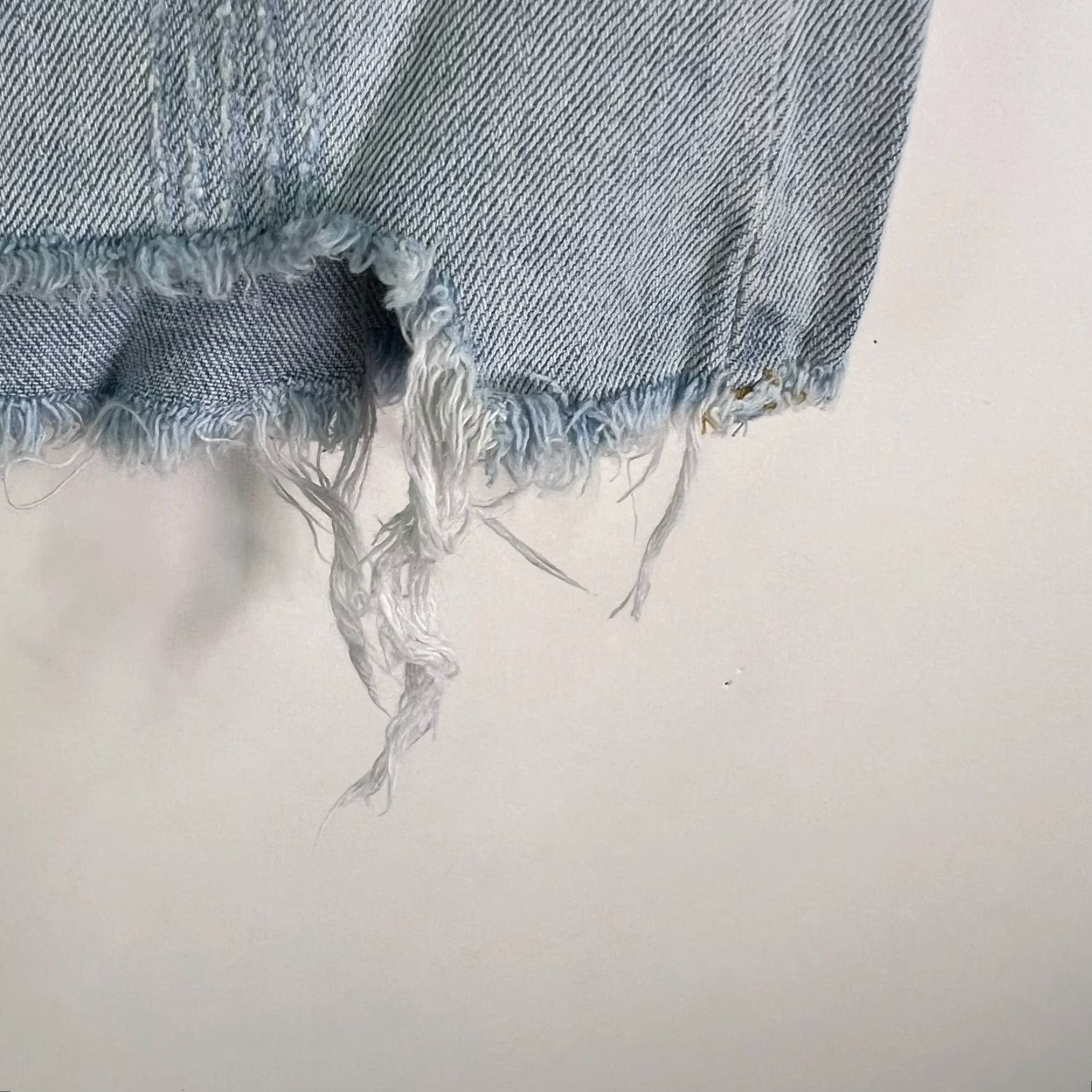 Vintage Wild Fable Denim Jean Mini Skirt Womens Size 8 Blue 30X16 Fringe Distressed Size 30" / US 8 / IT 44 - 4 Thumbnail