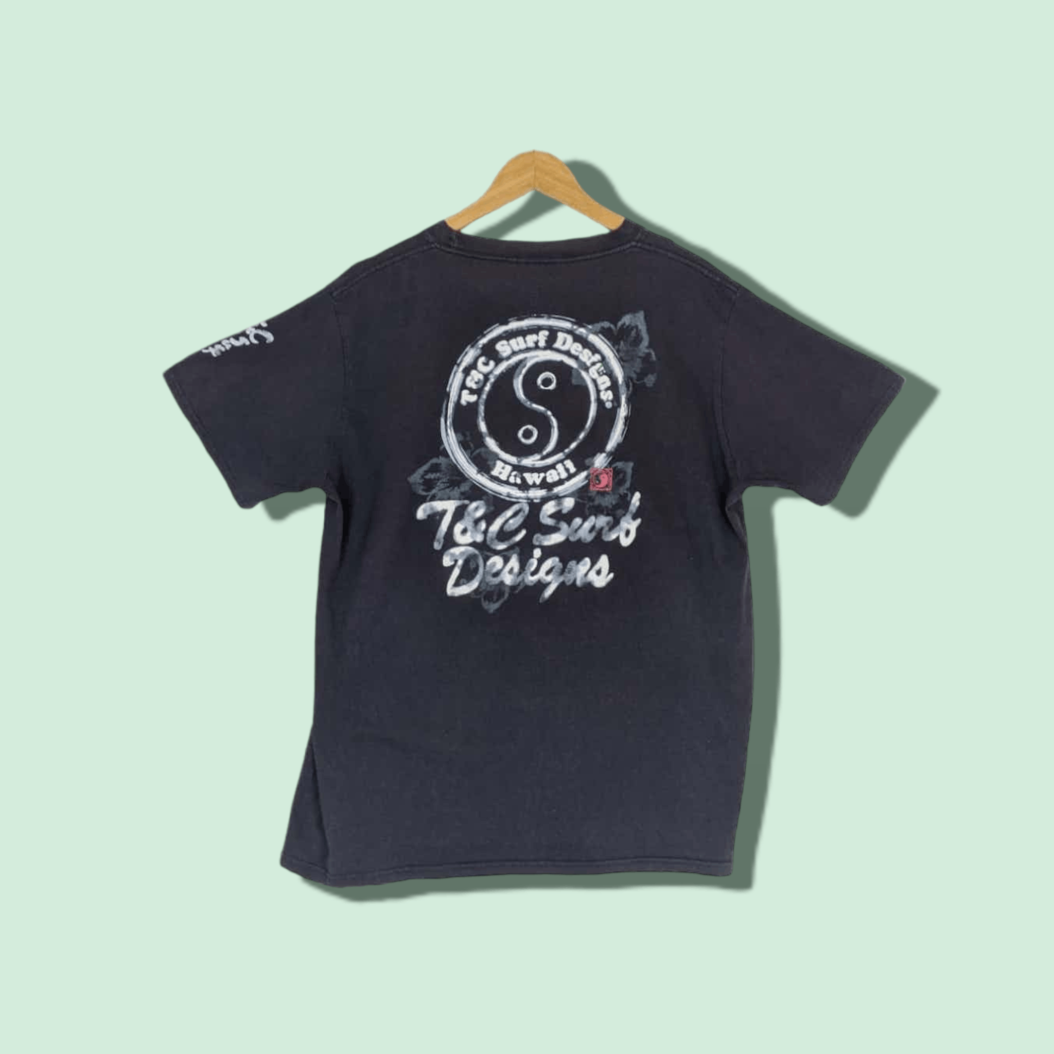 Japanese Brand Vintage 2000's T & C Surf Designs Surfboard T-Shirt Size US XL / EU 56 / 4 - 1 Thumbnail