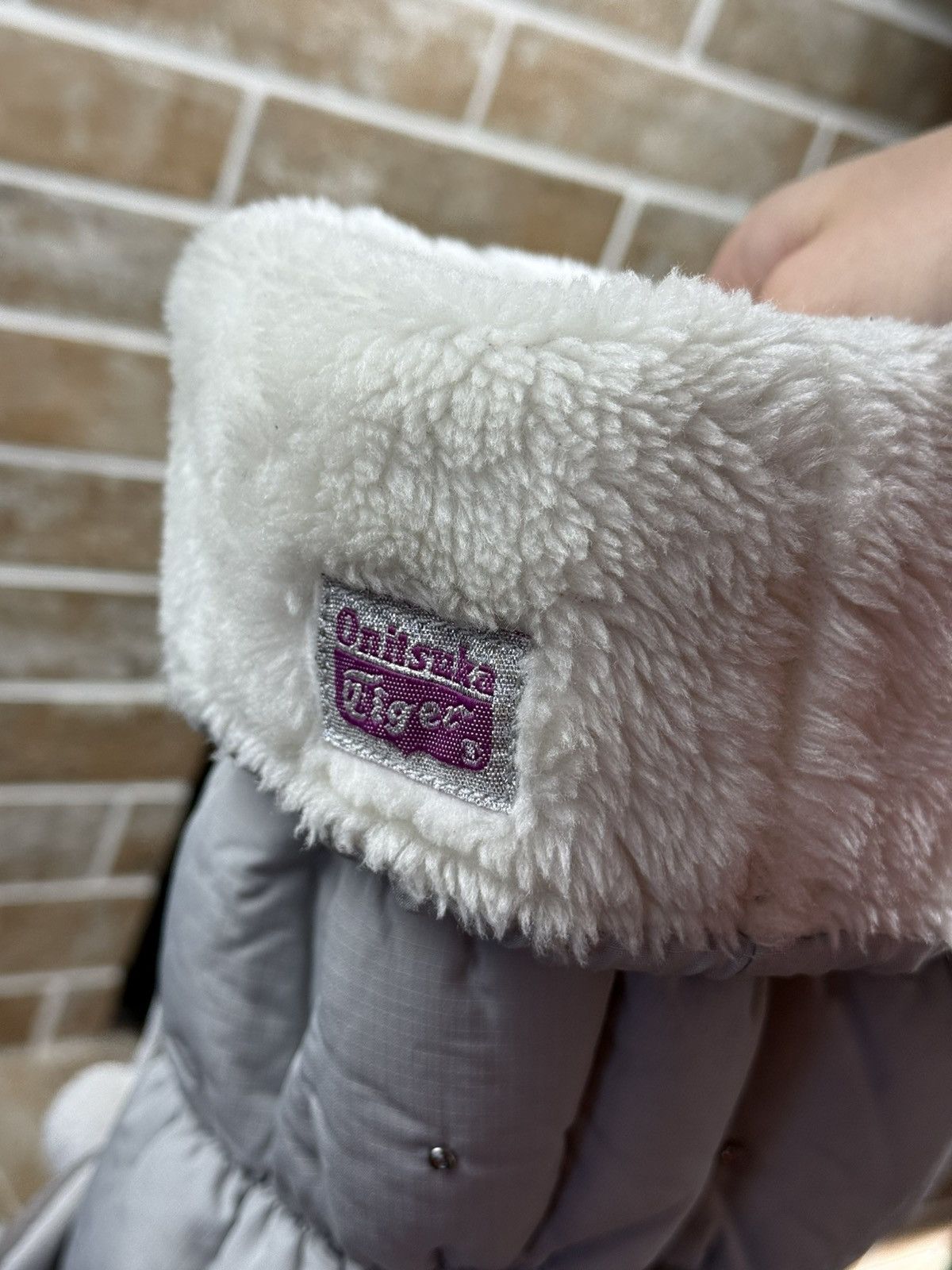 Onitsuka Tiger Womans Asics Onitsuka Tiger Faux Fur Y2K Gray Snow Boots Size US 10 / IT 40 - 10 Thumbnail