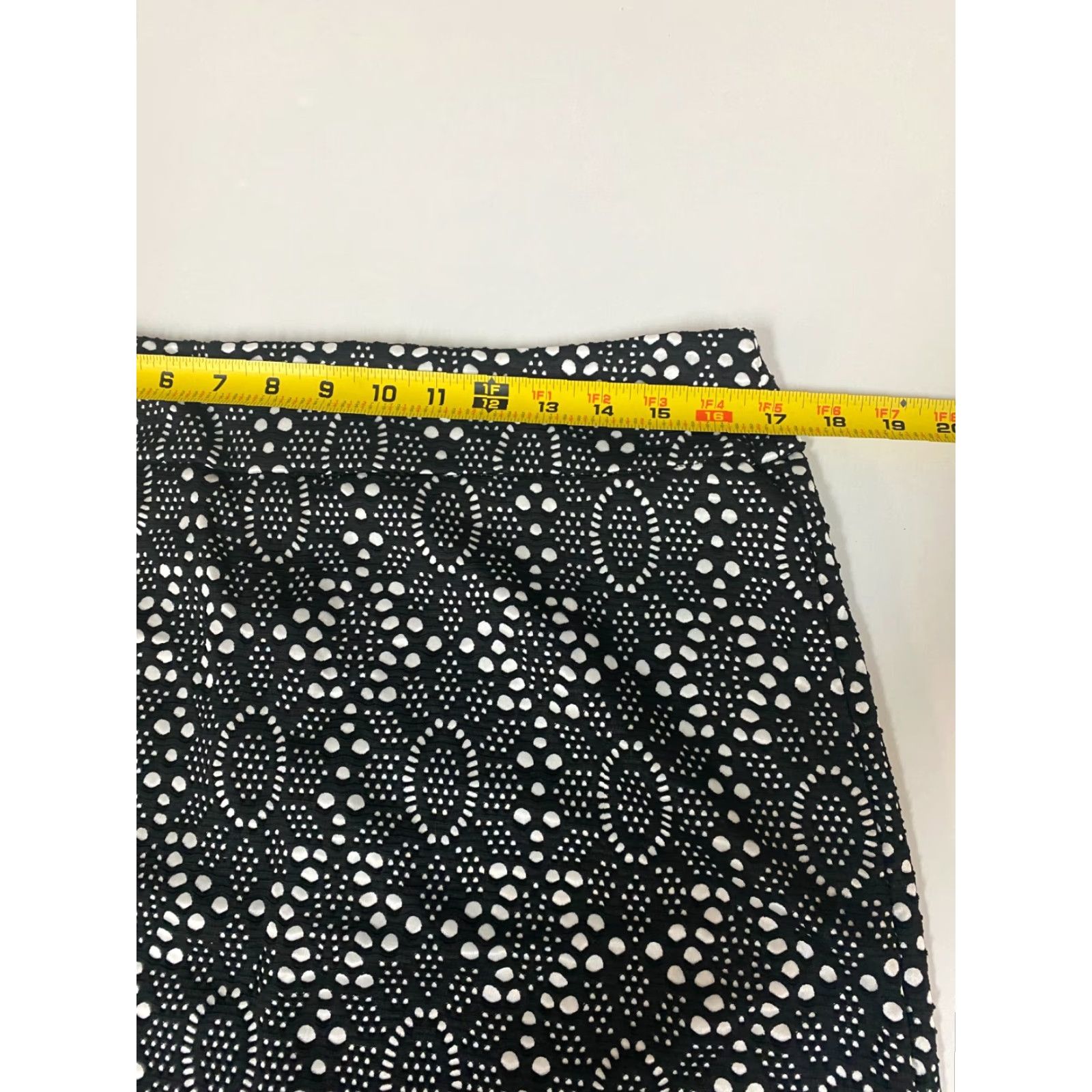 Vintage New York and Company Skirt Womens 12 Black A-Line Floral Knit Zip Pockets Short Vintage No (adjusted to fit rules) Size 34" / US 12 / IT 48 - 4 Thumbnail