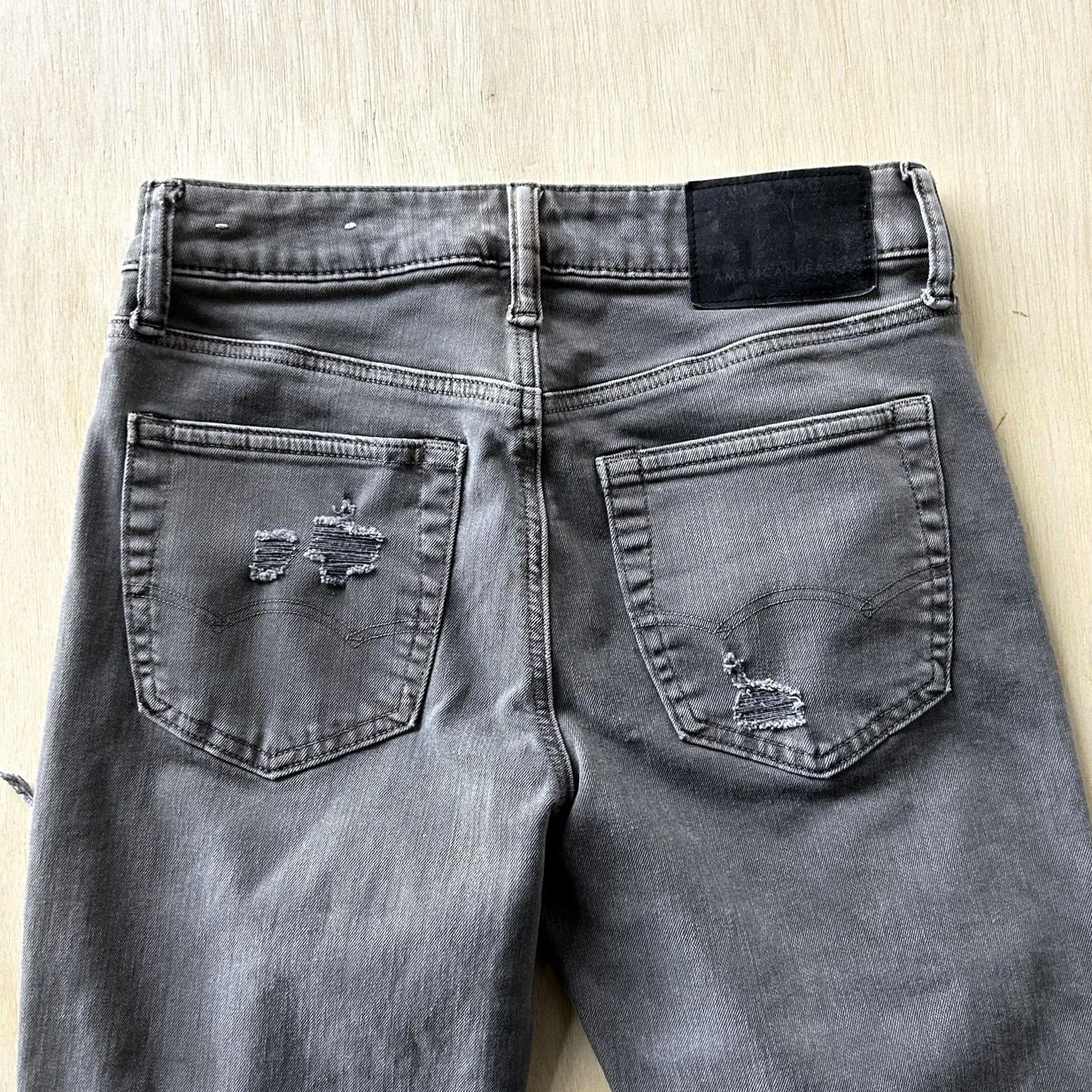 American Eagle Outfitters VINTAGE? No. American Eagle Airflex+ Jeans Mens 28x32 Gray Denim Slim Skinny Distressed Size US 28 / EU 44 - 4 Thumbnail