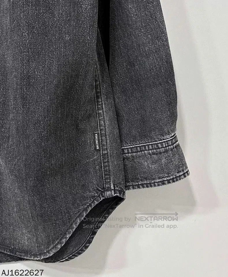 Balenciaga Balenciaga Back Logo Denim Shirt. Size US S / EU 44-46 / 1 - 7 Thumbnail