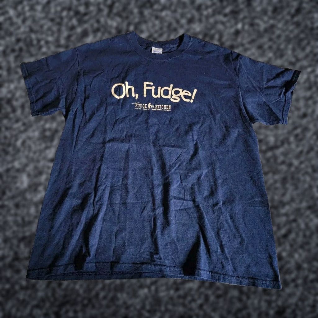 Gildan VINTAGE Gildan T-Shirt Mens L Blue Retro Y2K Oh Fudge! The Original Fudge Kitchen Short Sleeve Crew Neck 100% Cotton Preshrunk Graphic Print Size US L / EU 52-54 / 3 - 1 Thumbnail