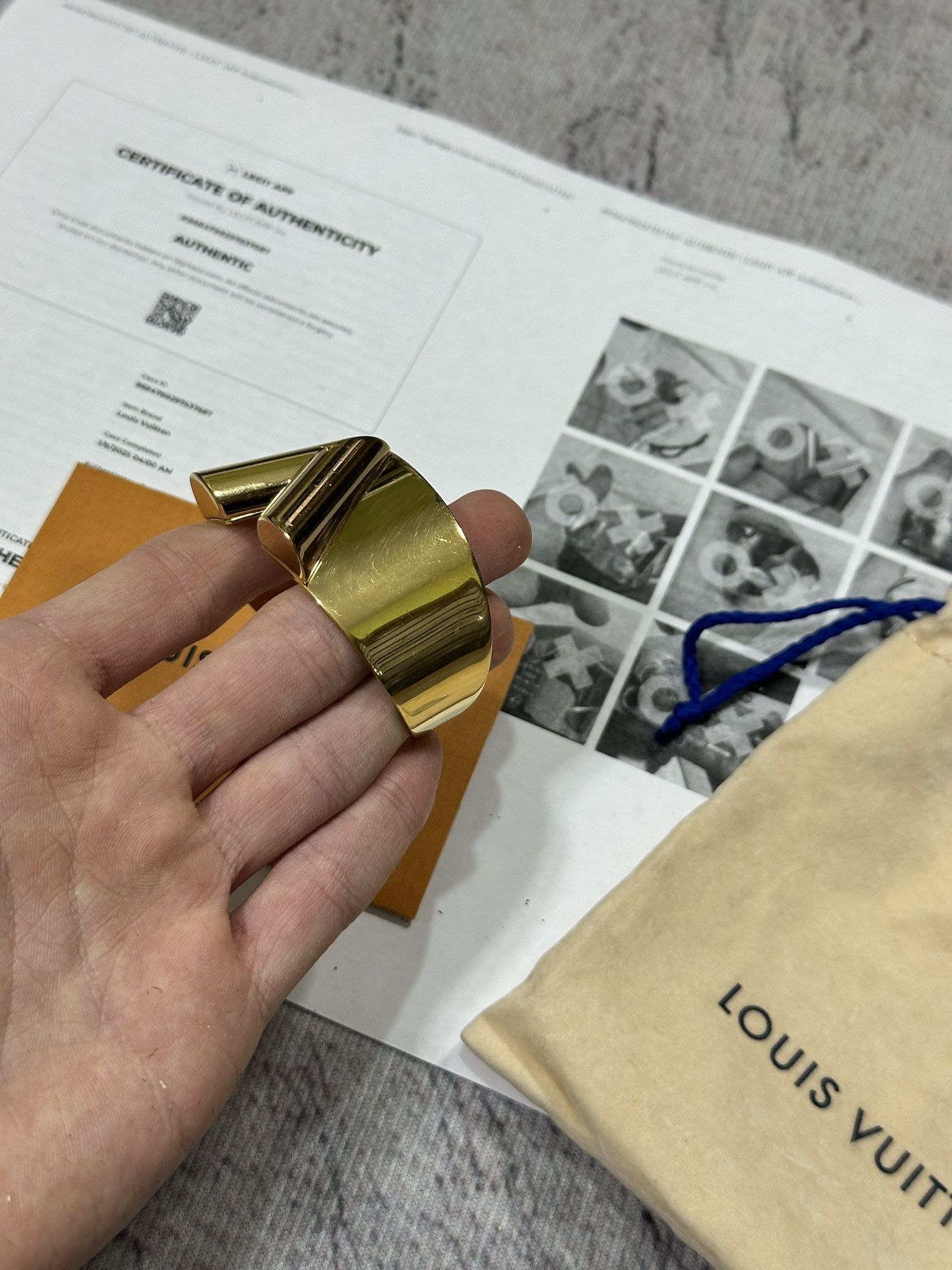 Louis Vuitton Louis Vuitton Cuff Bracelet Essential V Gold Toned Metal Size ONE SIZE - 11 Thumbnail