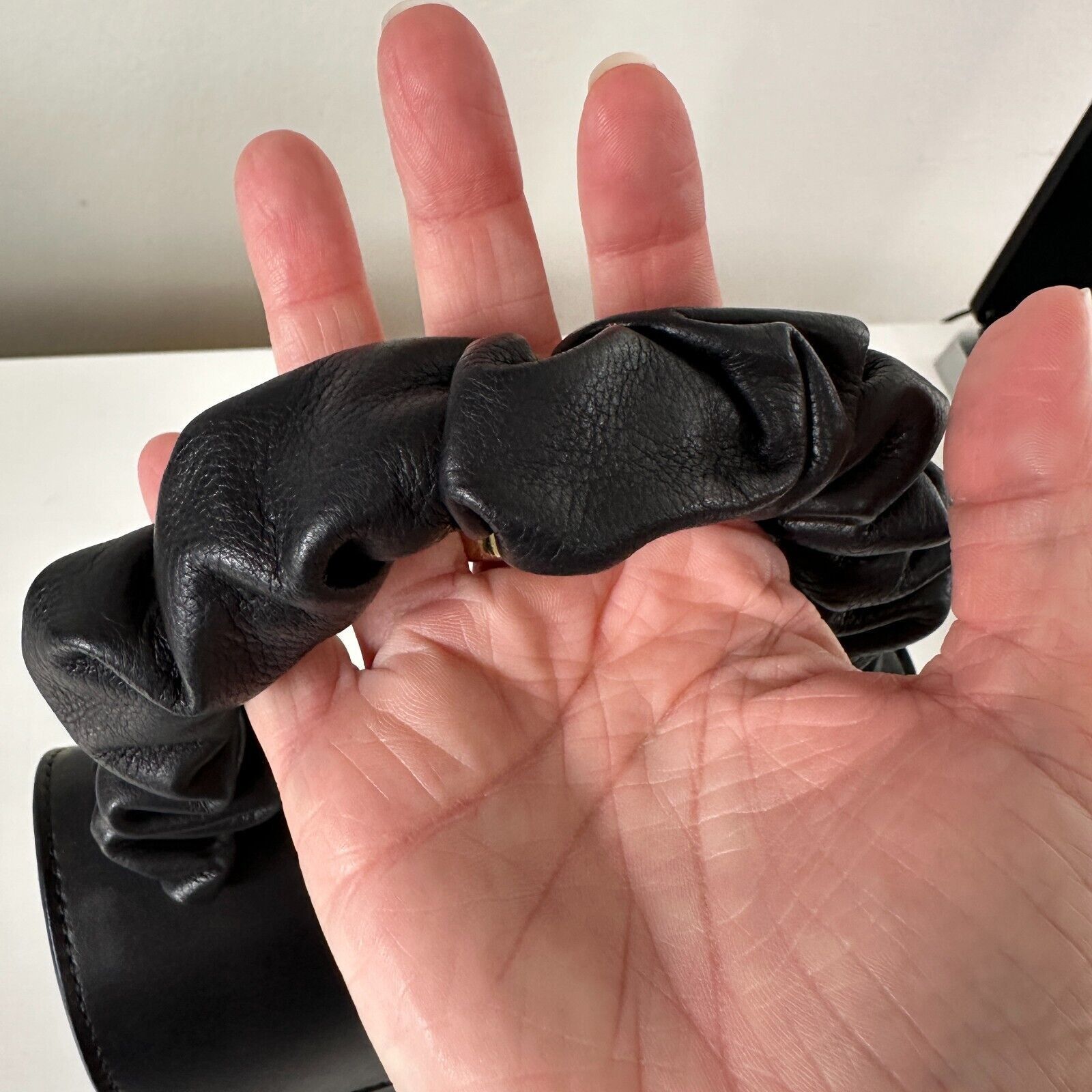 & Other Stories & Other Stories Black Scrunchy Handle Leather Barrel Purse Size ONE SIZE - 11 Thumbnail