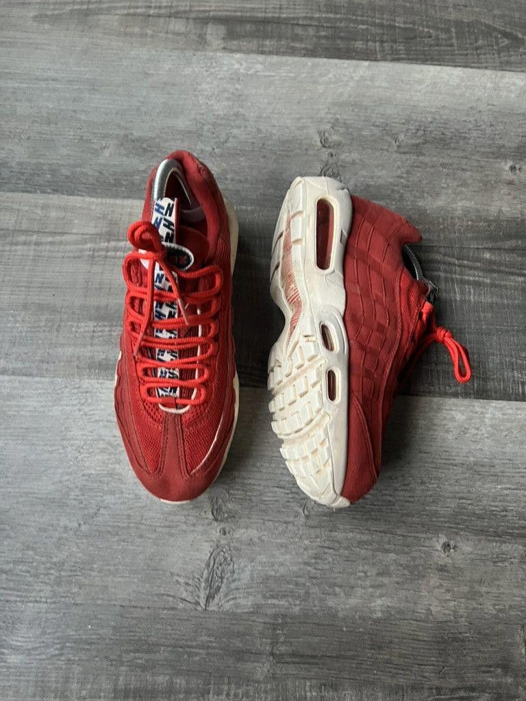 Nike NIKE • Air Max 95 "2017 Pull Tab Red" (7M) Size US 7 / EU 40 - 11 Thumbnail