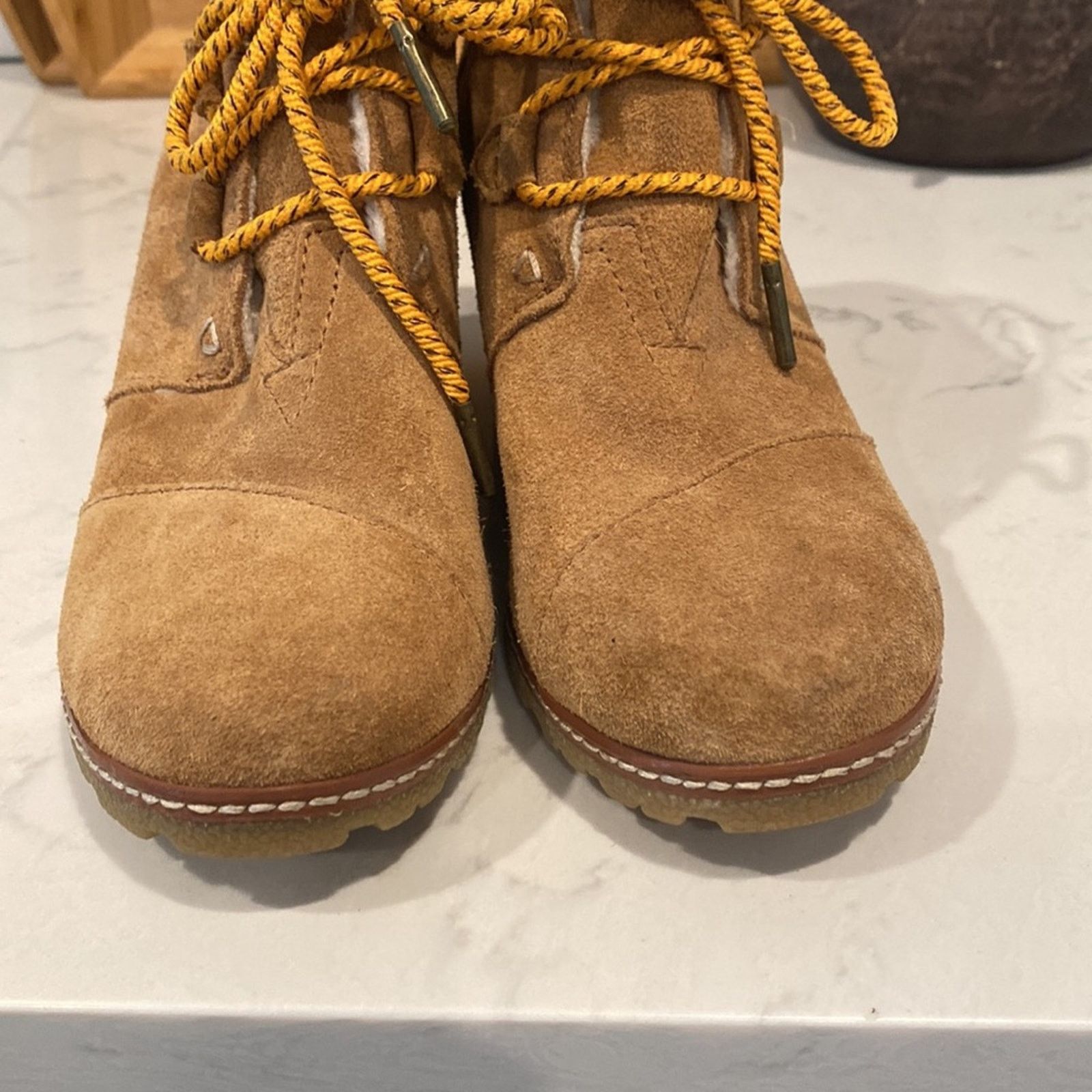 Toms Toms Kala Wedge Desert Booties suede Sherpa lined size 7 Size US 7 / IT 37 - 5 Thumbnail