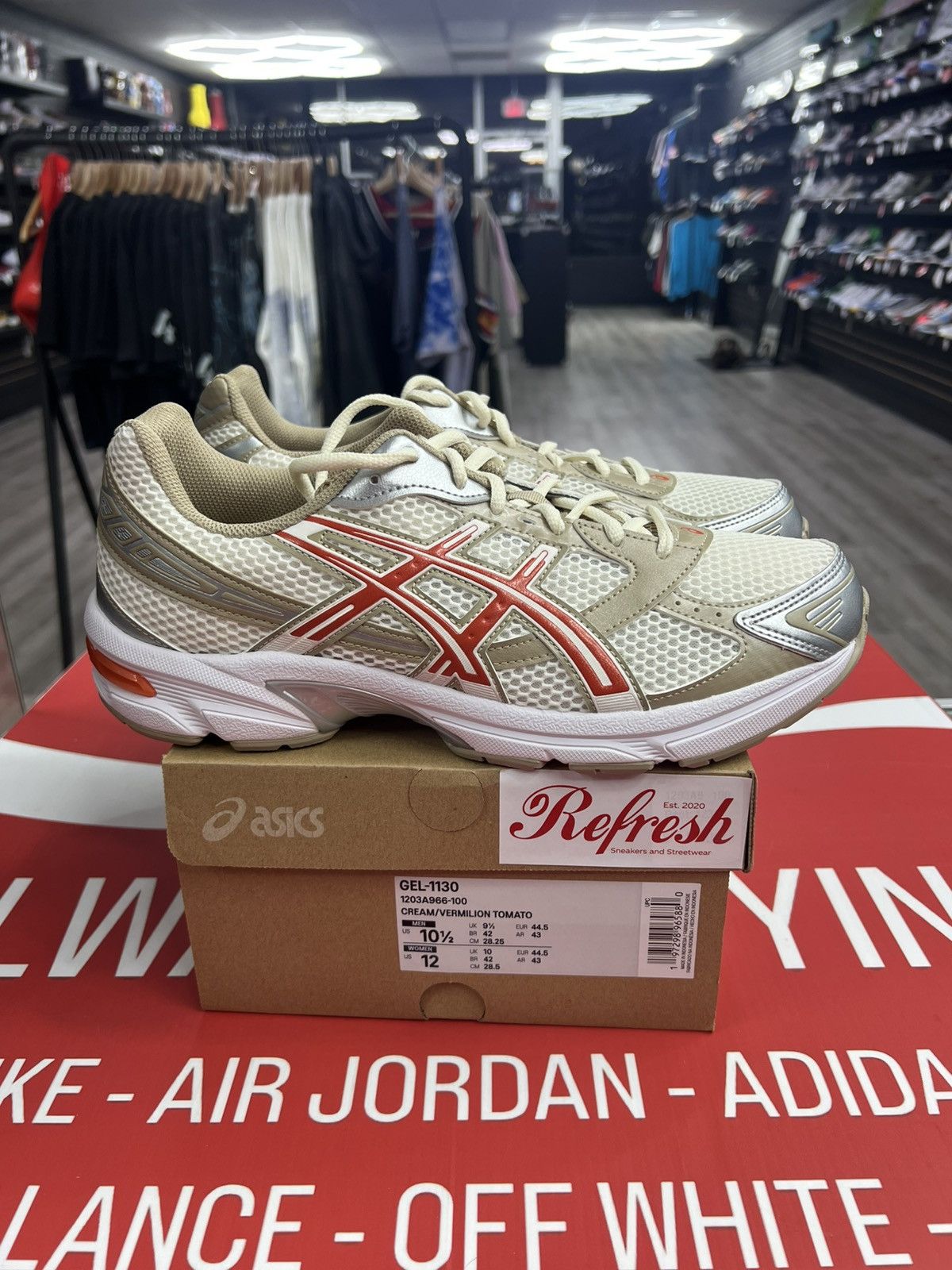 Asics Asics 1130 Cream Vermillion Tomato Size 10.5 Come Size US 10.5 / EU 43-44 - 1 Thumbnail