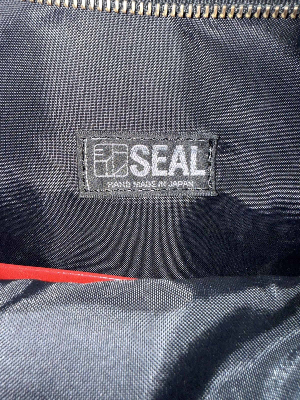 Japanese Brand SEAL HAND MADE JAPAN FROM TIRE TUBE WAIST BAG Size ONE SIZE - 19 Thumbnail