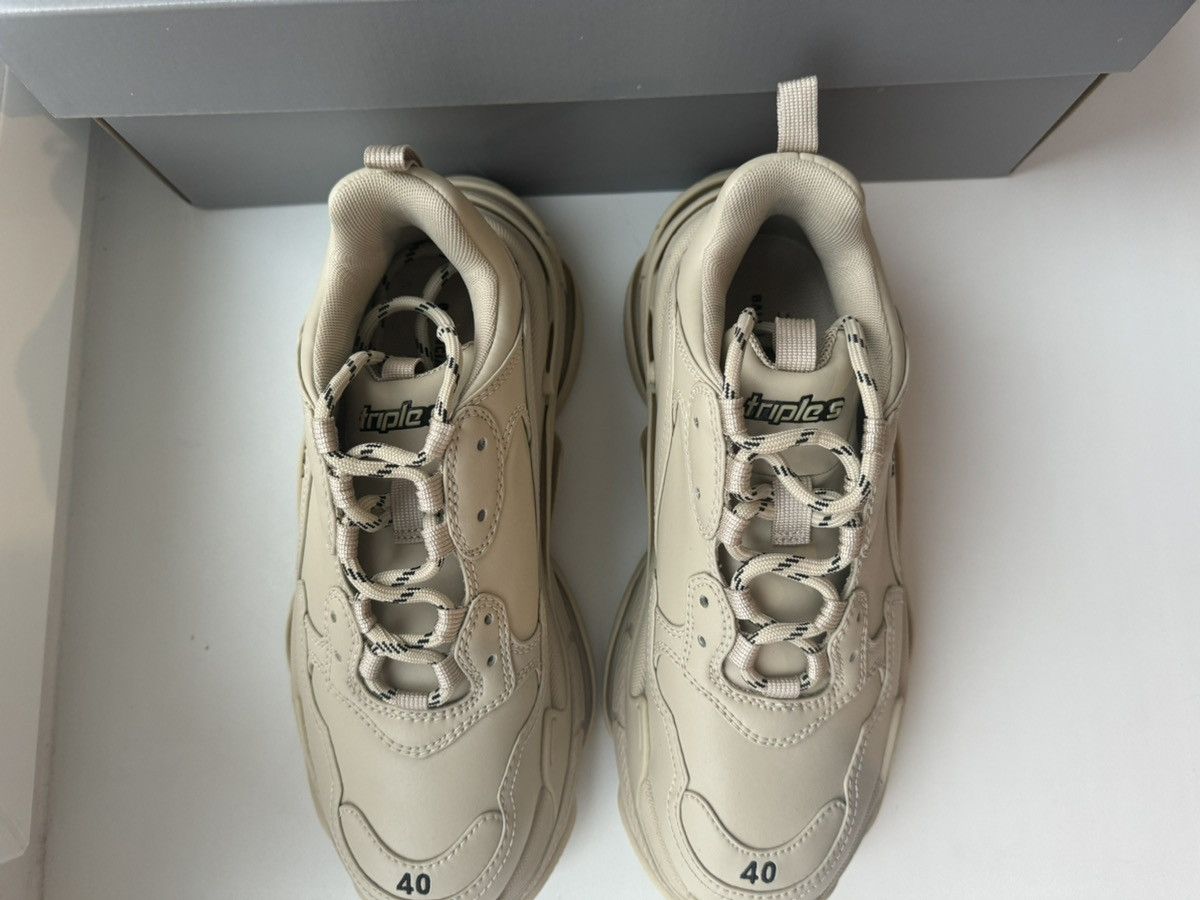 Balenciaga Balenciaga Triple s Beige Uk6 EU40 Box included! Size US 7 / EU 40 - 6 Thumbnail