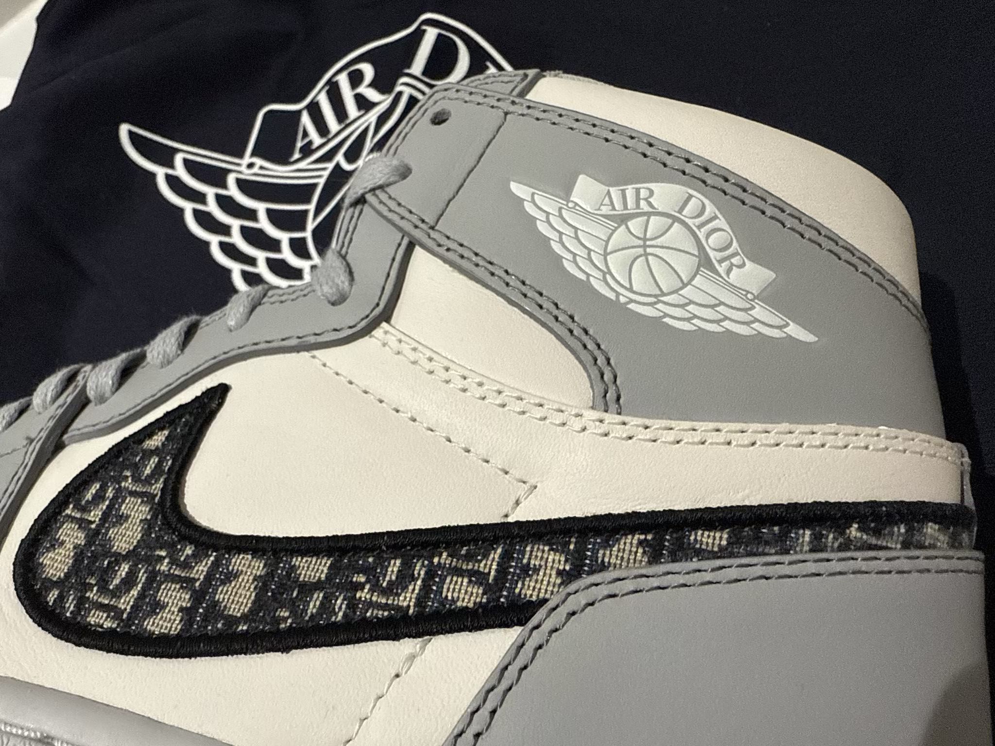 Dior × Jordan Brand Jordan x Dior Air Jordan 1 Retro High Top Sneaker BNIB Size US 6.5 / EU 39-40 - 18 Thumbnail