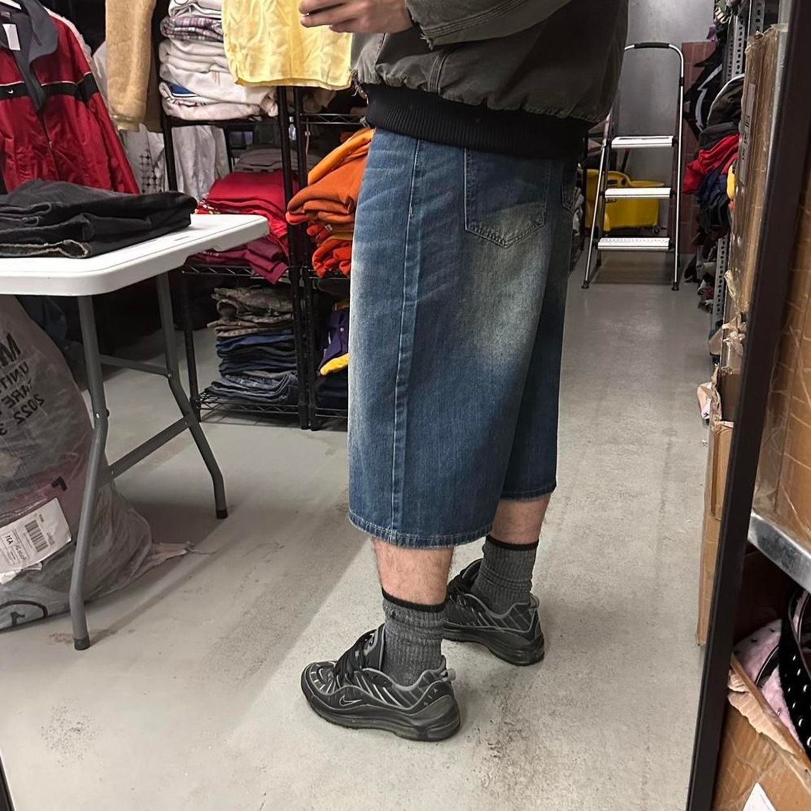 Vintage Vintage Baggy Y2k Urban Wide Leg Faded Skater Shorts Mens 34 Size US 34 / EU 50 - 2 Thumbnail