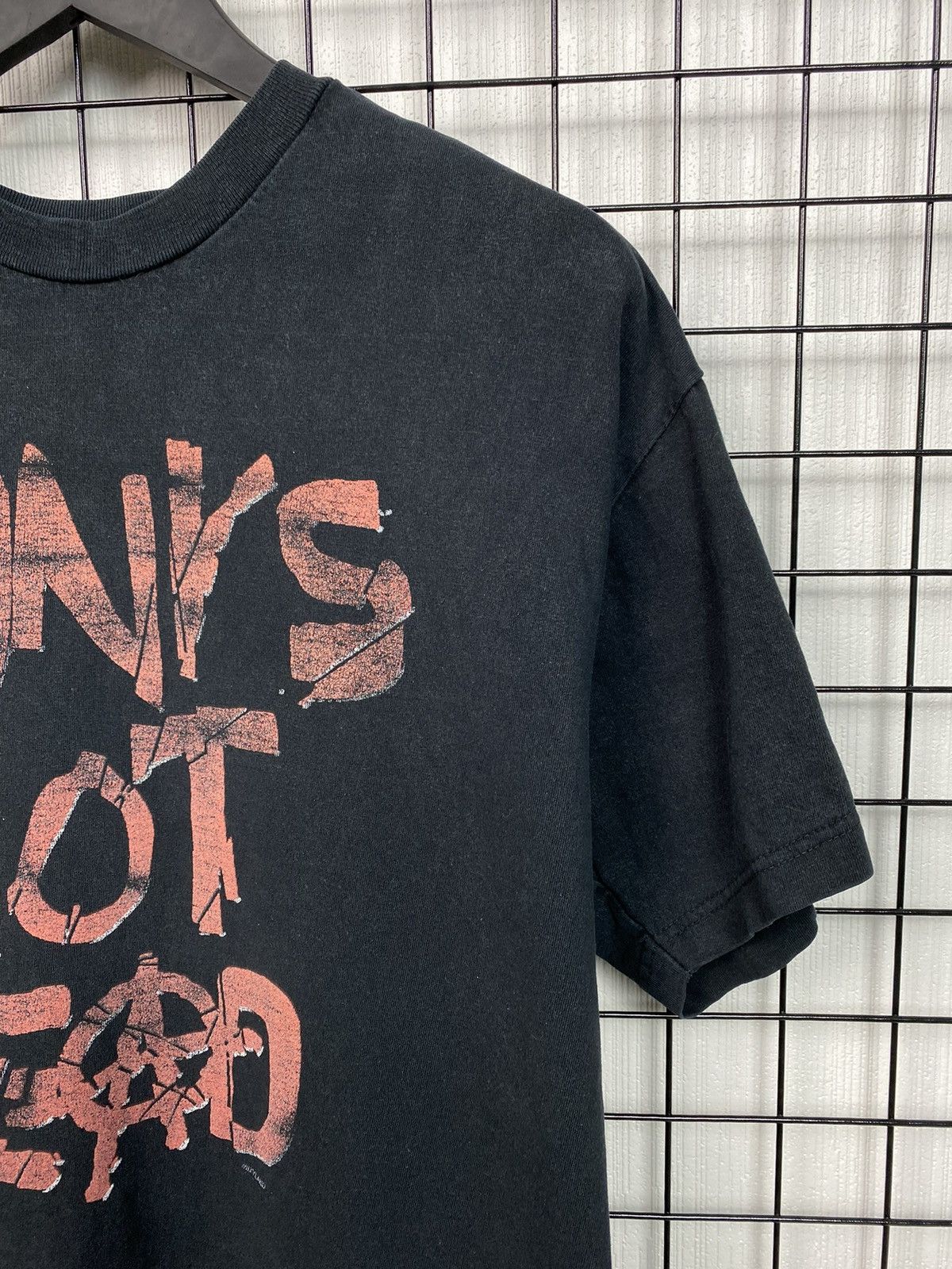 Other Vintage Punks Not Dead Distressed Tee Rock T shirt band rock Size US L / EU 52-54 / 3 - 6 Thumbnail