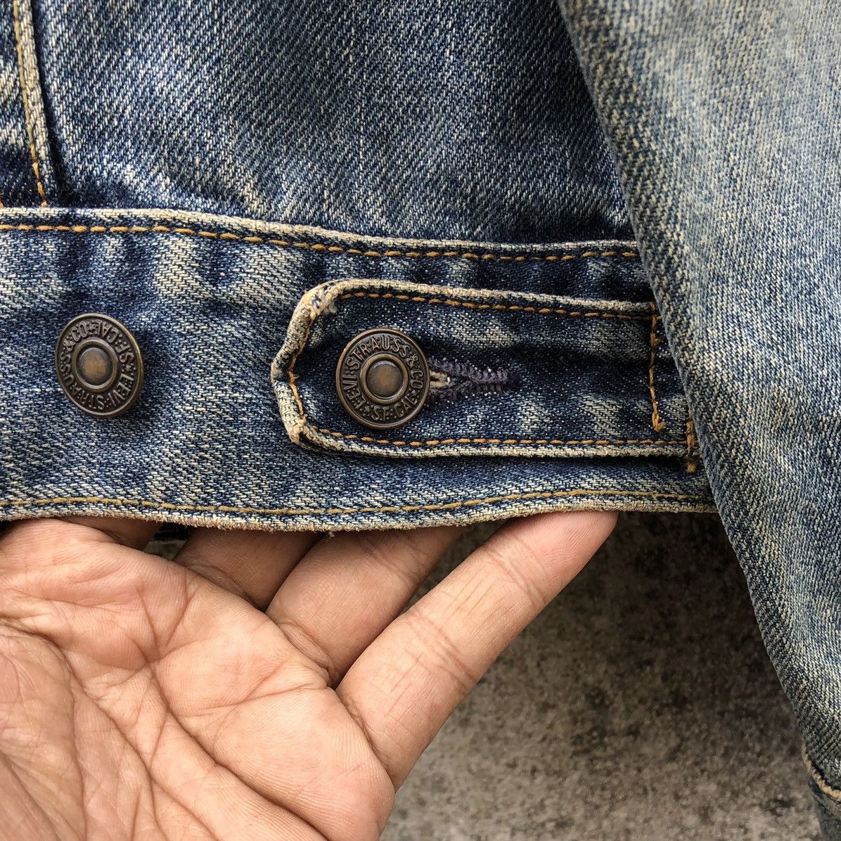 Levi's Vintage Clothing Vintage Levis Trucker Denim Jacket Size US L / EU 52-54 / 3 - 12 Thumbnail