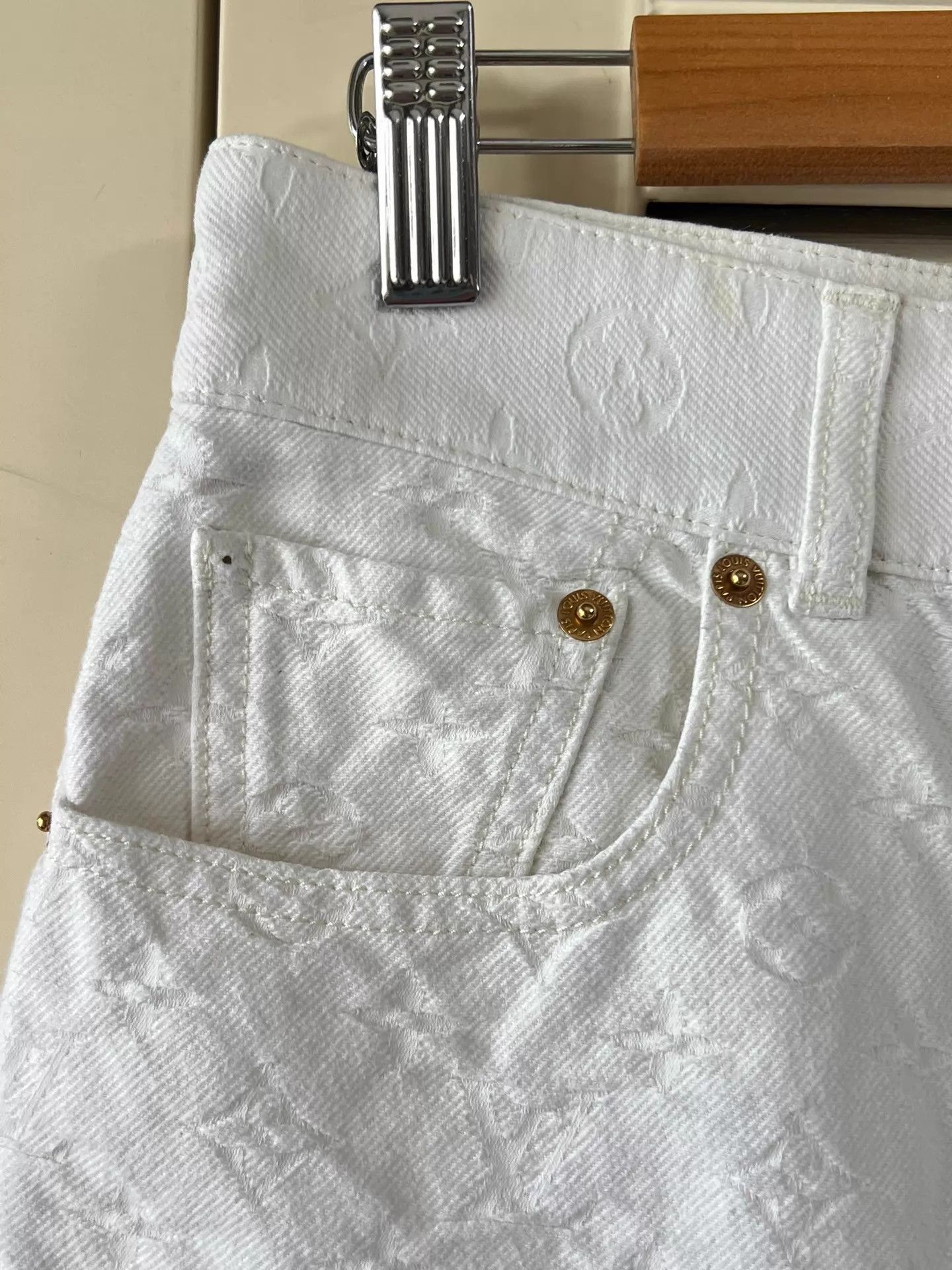 Louis Vuitton Louis Vuitton White All Over Logo Shorts Size 36 Like New Size 26" / US 2 / IT 38 - 5 Thumbnail