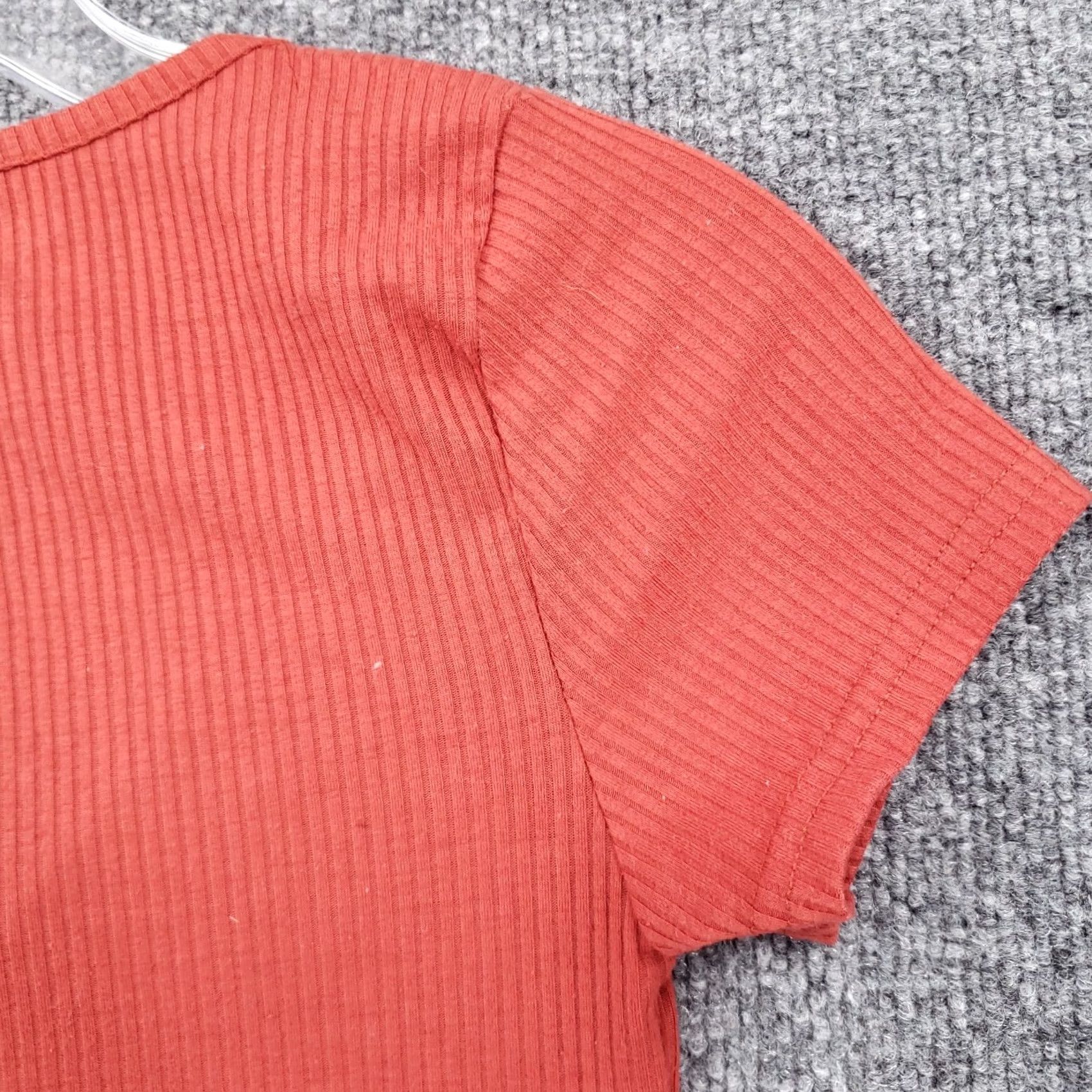 Vintage Rue21 T-Shirt Womens XS Red Cropped Henley Short Sleeve Ribbed Polyester Blend Size XS / US 0-2 / IT 36-38 - 6 Thumbnail