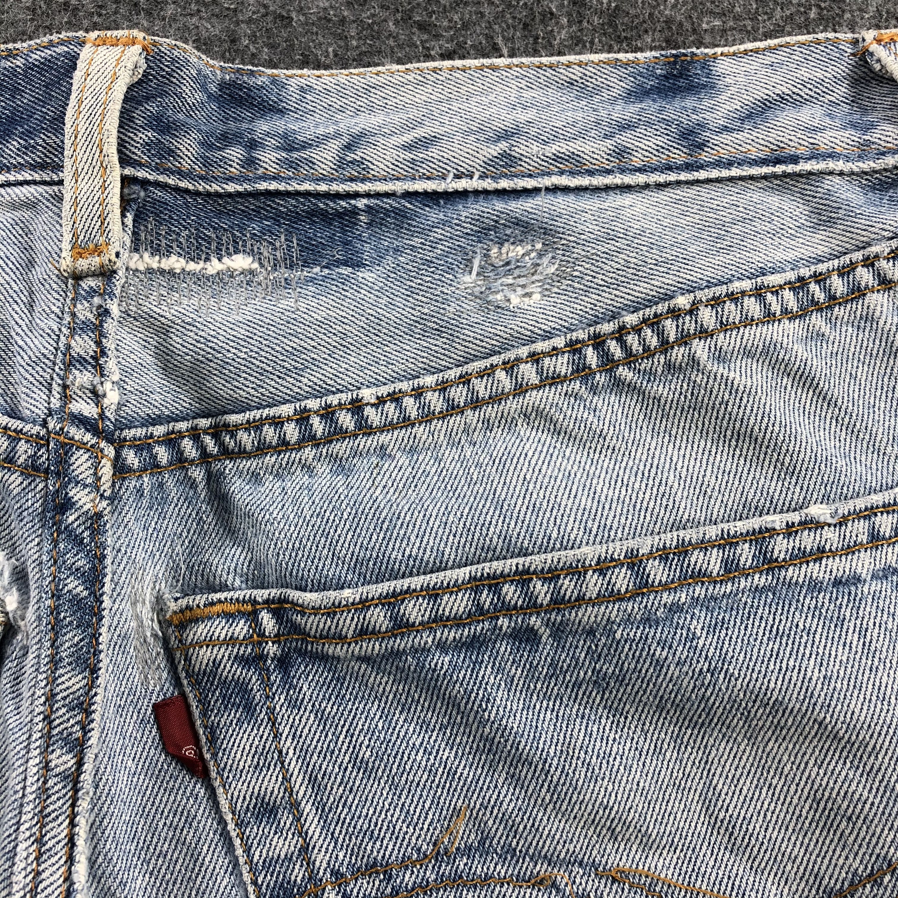 Levi's × Vintage Vintage 90s Light Wash Levis 501 Jeans Skull Patch-JM971 Size US 31 - 6 Thumbnail