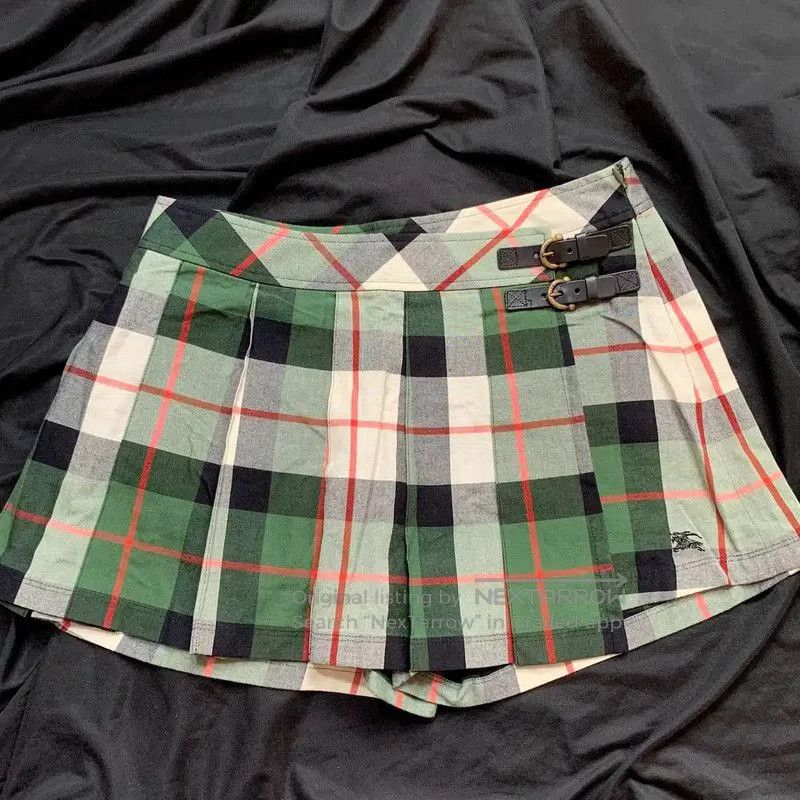 Burberry Burberry Green Plaid Women's Casual Short Pants. Size 23" - 1 Thumbnail