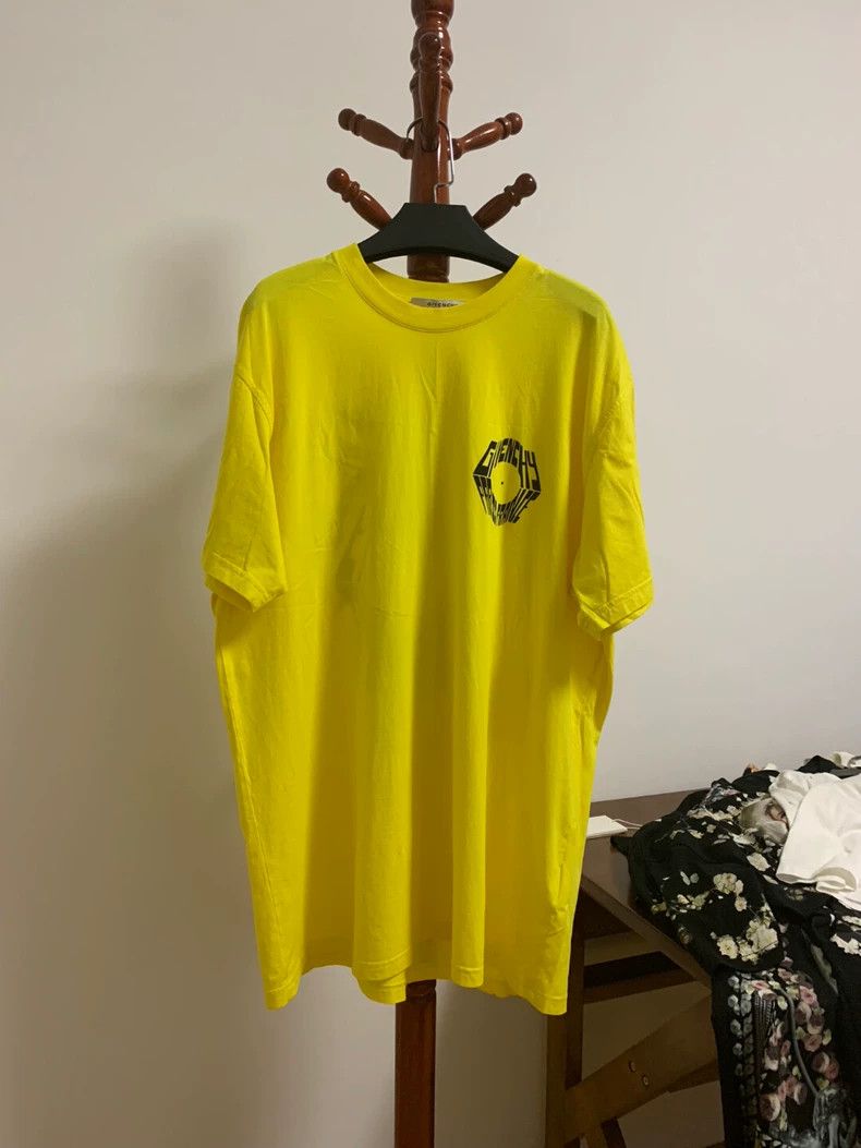 Givenchy Givenchy GVC back large print short-sleeve Size US M / EU 48-50 / 2 - 2 Thumbnail
