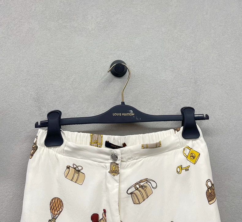 Louis Vuitton Louis Vuitton Beige printed silk shorts 2504-Nextarrow Size US 36 / EU 52 - 3 Thumbnail
