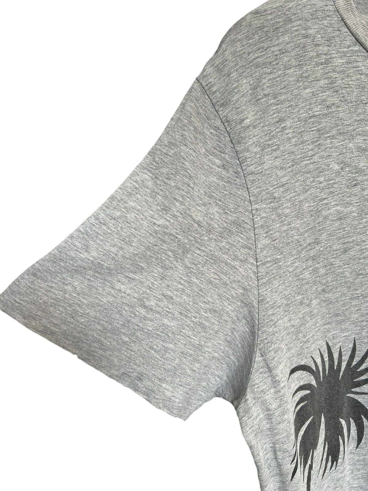 Remi Relief Palm Motif Distressed Style Tshirt