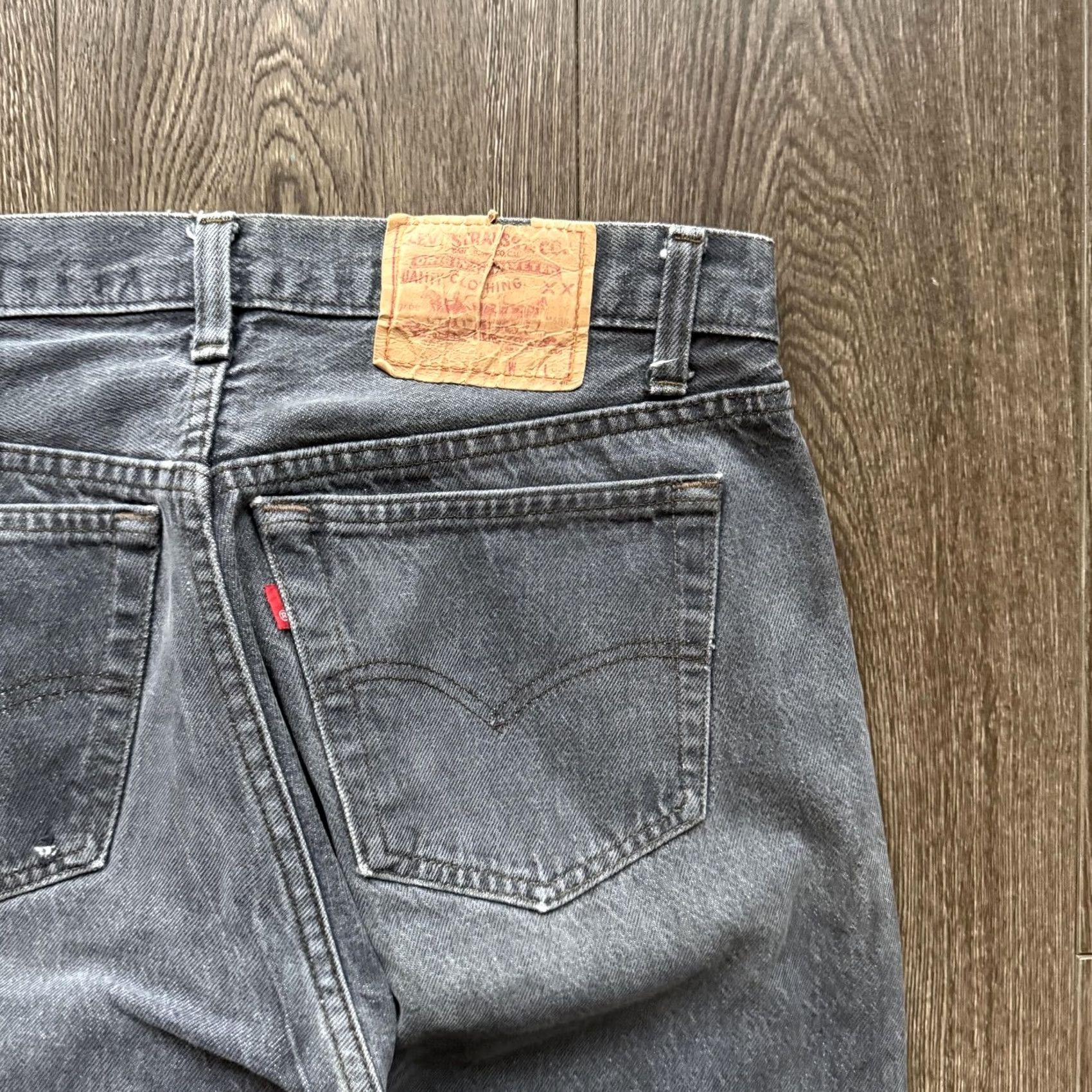 Levi's VINTAGE Levi's 501 Jeans Mens 31x31 Charcoal Wash Denim Straight Button Fly Pockets Distressed Grunge 70s 80s Size US 31 - 3 Thumbnail