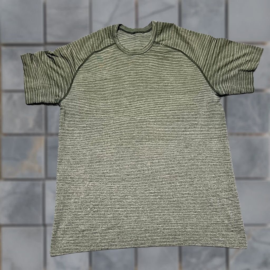 Lululemon Lululemon Shirt Mens Large Green Striped Metal Vent Tech Short Sleeve Shirt Size US L / EU 52-54 / 3 - 1 Thumbnail
