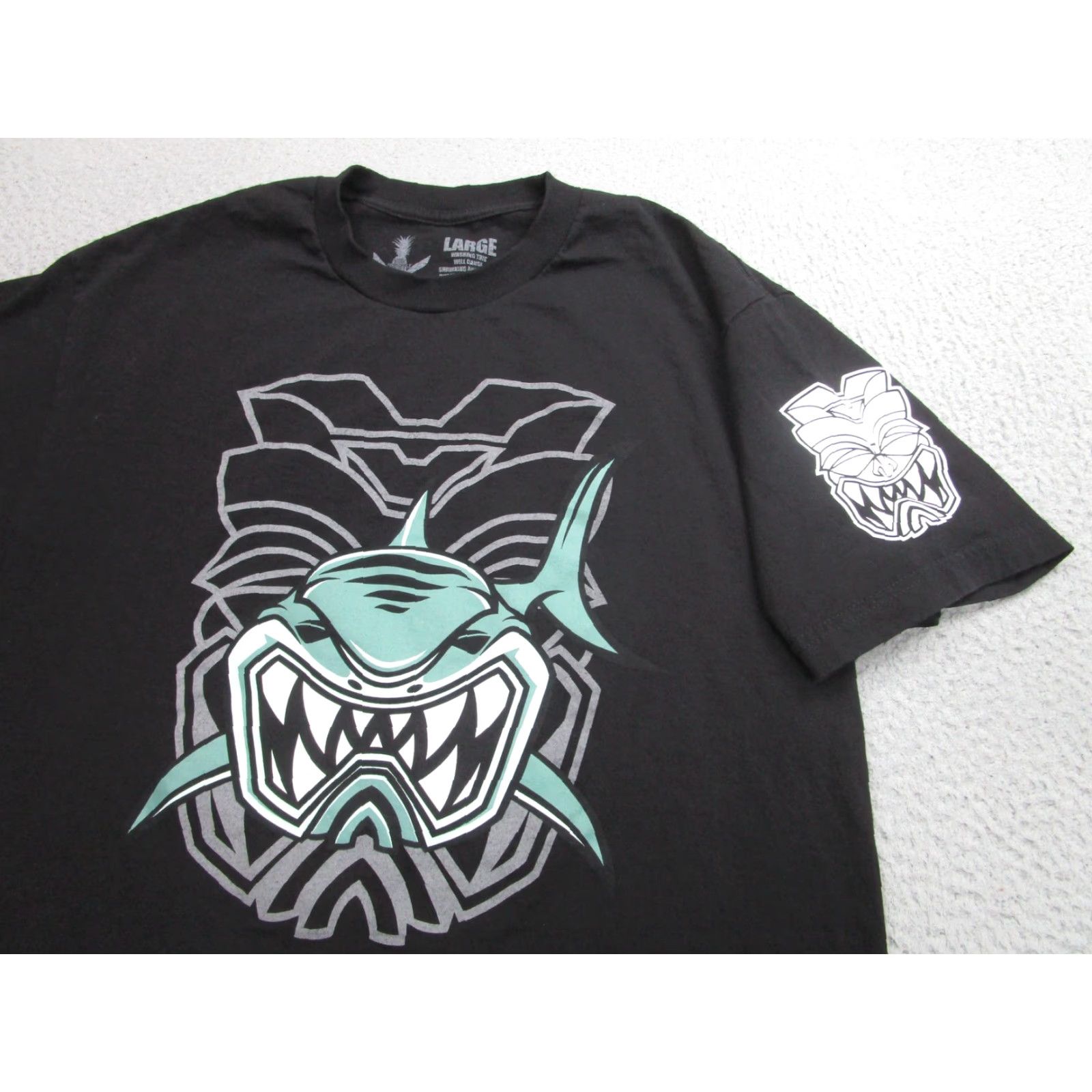 Vintage PINEAPPLE CLAN Black Shark Tiki Graphic Shirt Adult Large Short Sleeve Surf Beach Mens Size US L / EU 52-54 / 3 - 2 Thumbnail