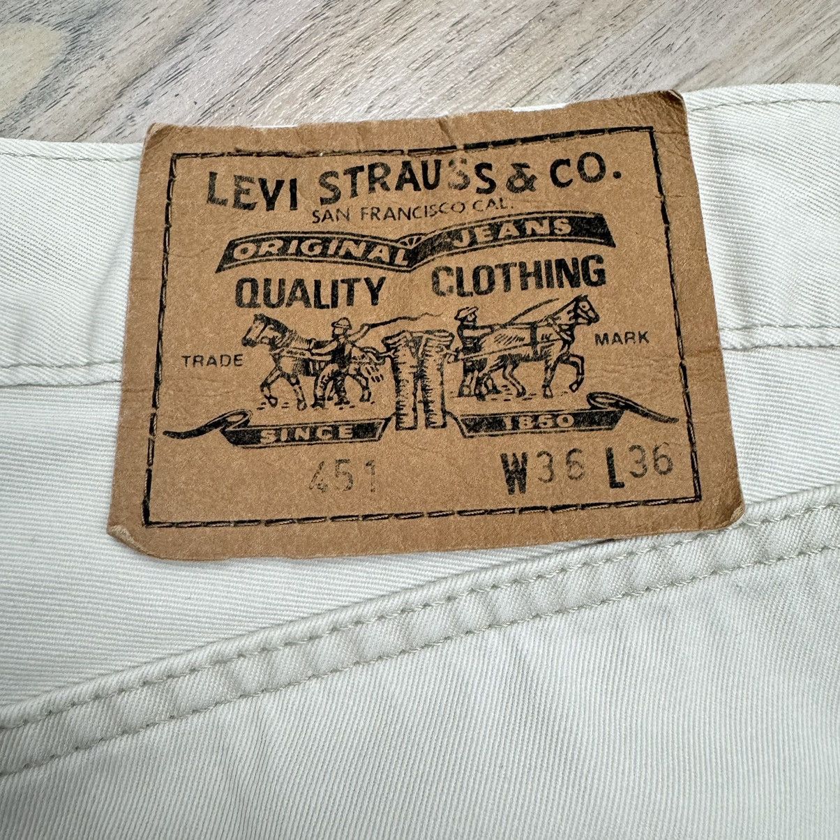Levi's Vintage Levi’s Black Tab 1994 Cropped White Shorts Size US 36 / EU 52 - 14 Thumbnail