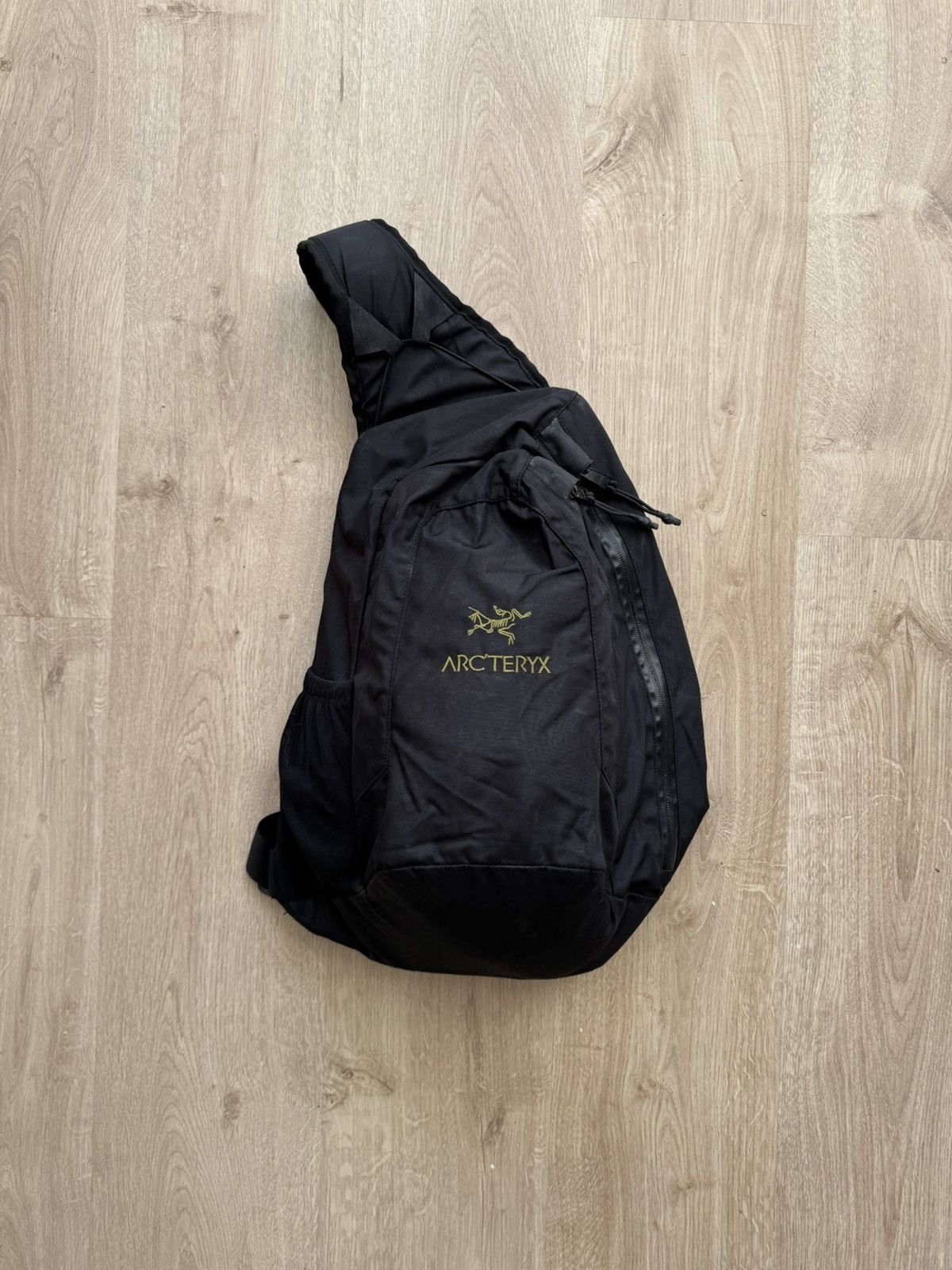 バッグ arc'teryx system a quiver crossbody bag ARC'TERYX System A Black Quiver Crossbody Backpack Arc'teryx