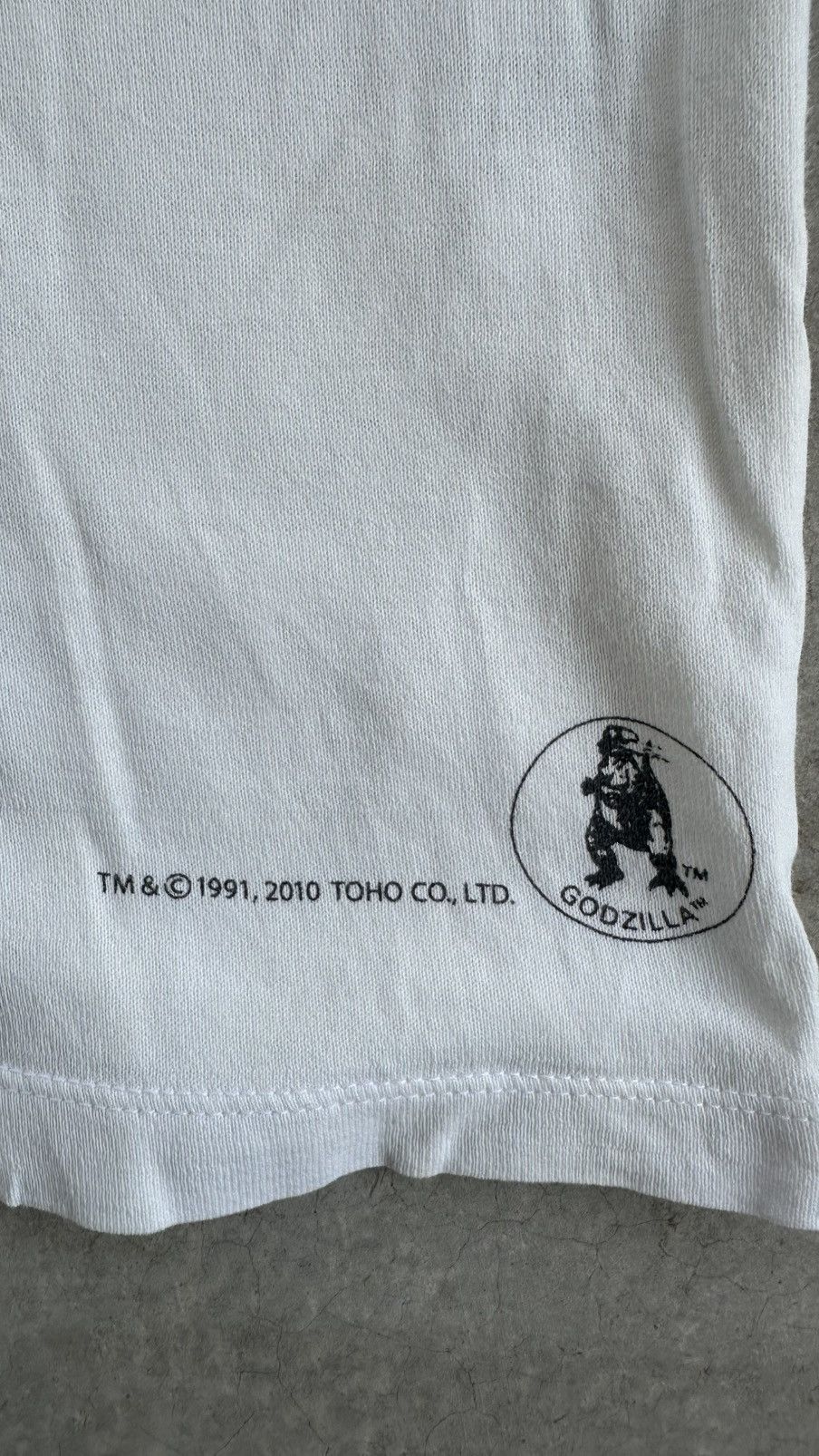Vintage VINTAGE GODZILLA 2010 UNIQLO TEE Size US M / EU 48-50 / 2 - 3 Thumbnail
