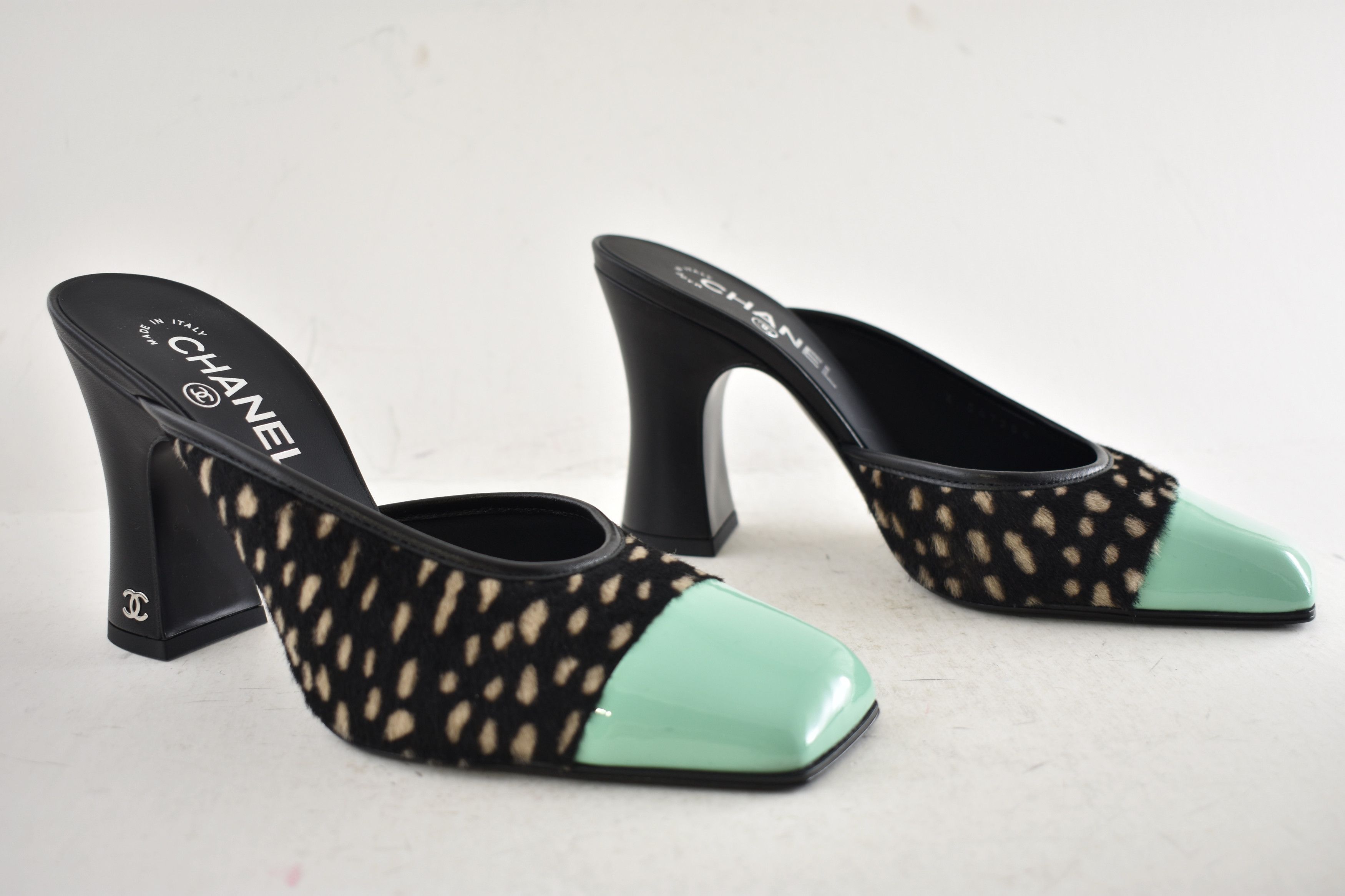 Chanel 26S Blazy White Pony Fur Green Block Heel Pump Mule 36 Size US 6 / IT 36 - 3 Thumbnail