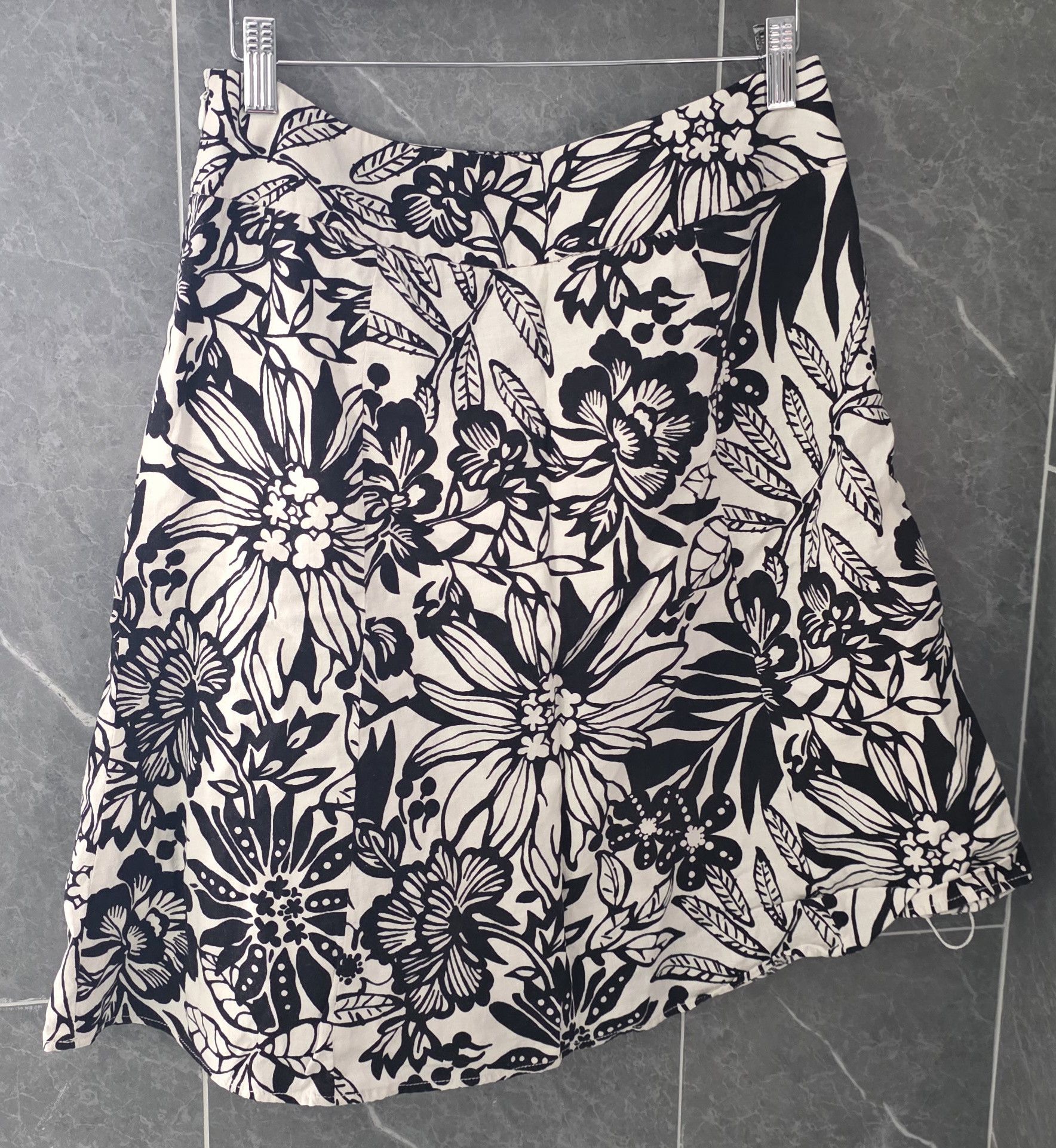 Gap Gap Black & White Floral Skirt Size 2 Size 26" / US 2 / IT 38 - 2 Thumbnail