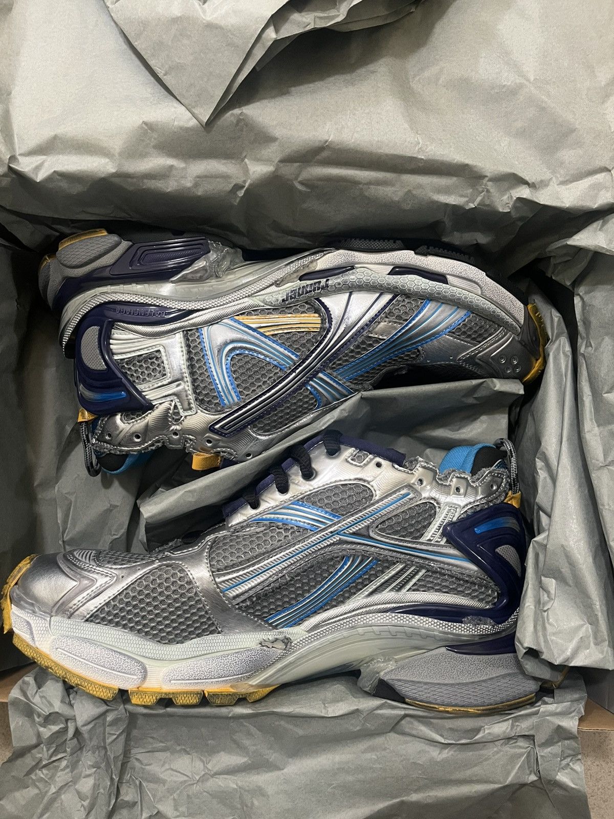 Balenciaga Balenciaga Men’s Mesh Runner Sneakers Sz 44(11us) Size US 11 / EU 44 - 14 Thumbnail