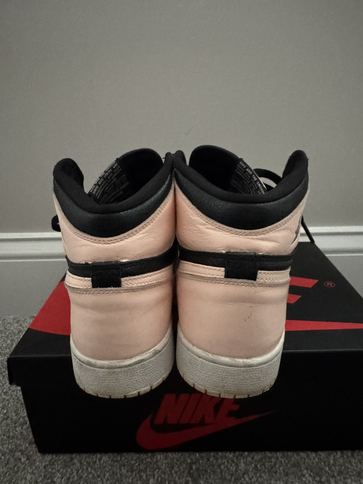 Jordan Brand × Nike Nike Air Jordan 1 Retro High OG GS Crimson Tint Size US 6.5 / EU 39-40 - 4 Thumbnail