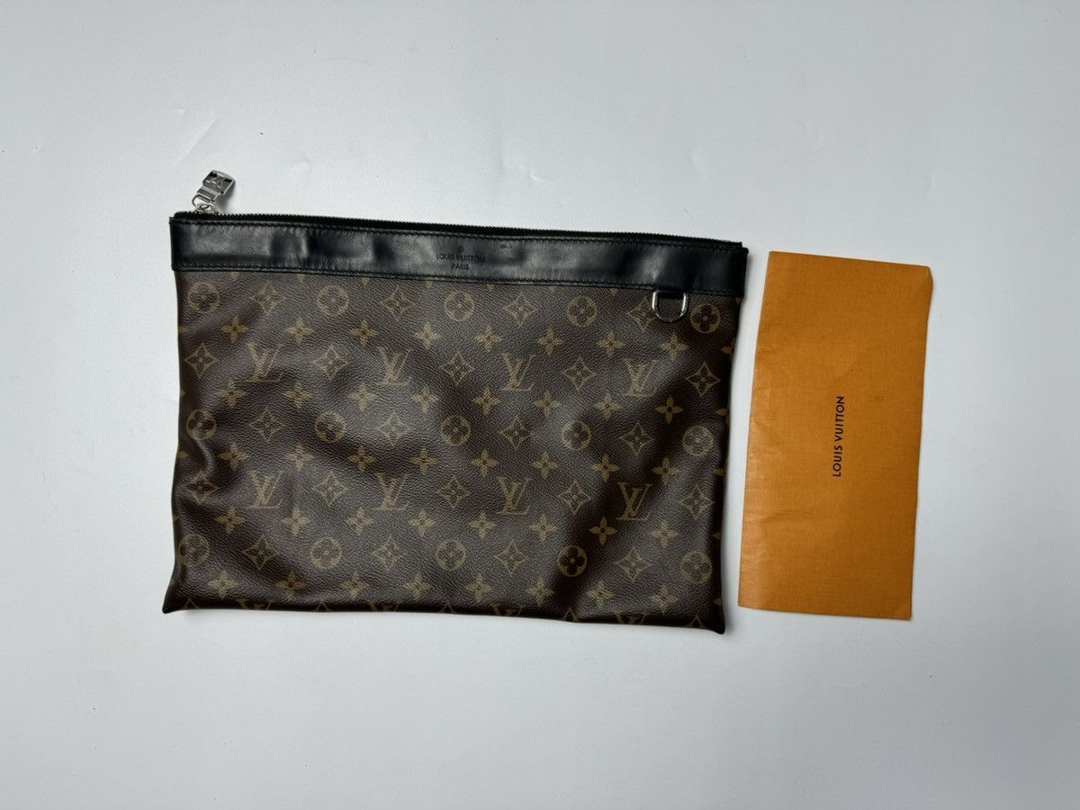 Louis Vuitton Louis Vuitton Monogram Canvas Discovery GM Pochette Size ONE SIZE - 1 Thumbnail