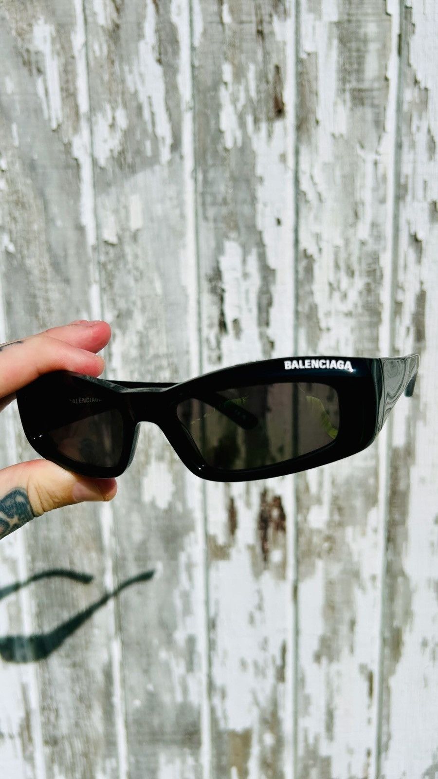 BALENCIAGA サングラス BB0260S スクエア型 Balenciaga® BB0260S Rectangular Sunglasses - EuroOptica