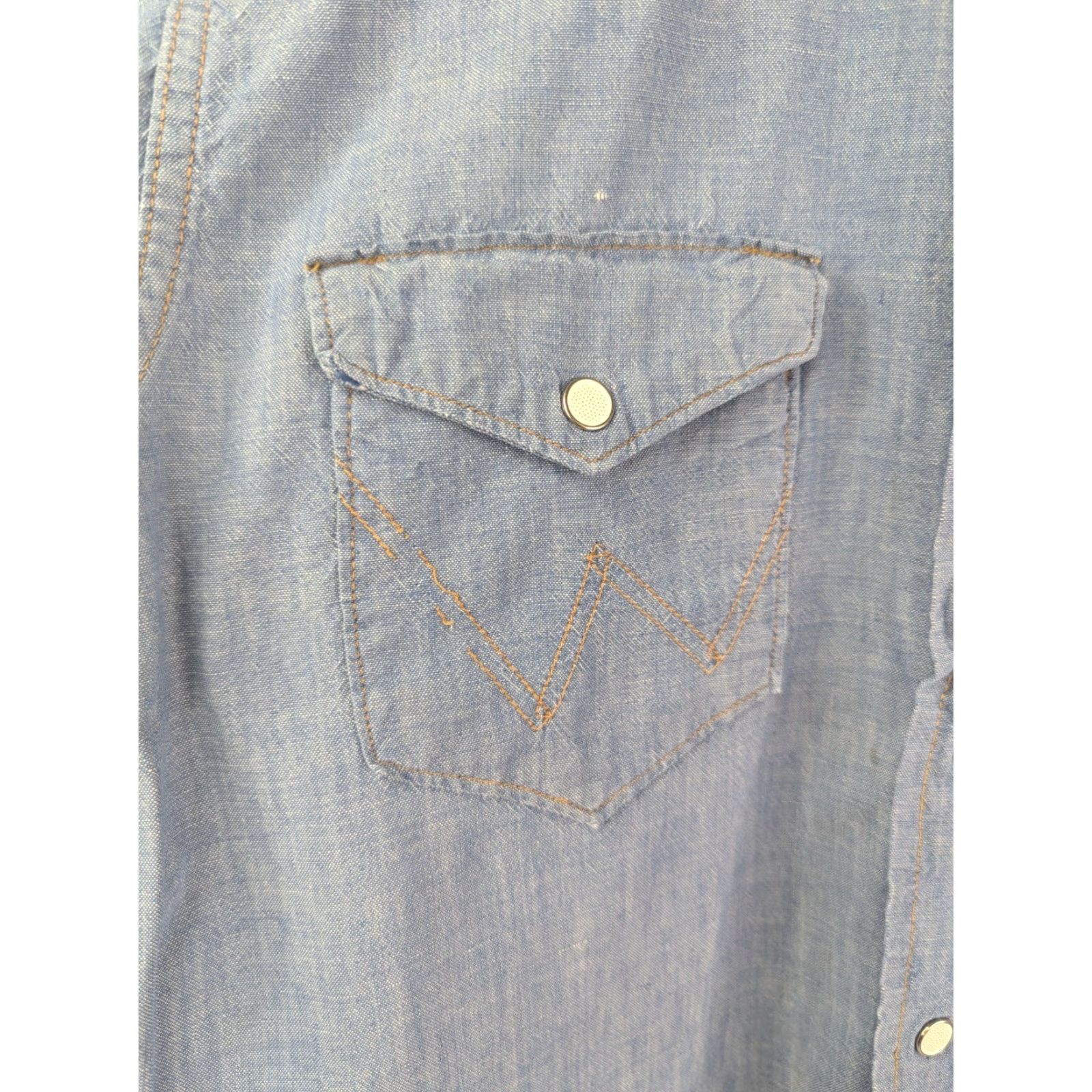 Wrangler VINTAGE Wrangler Chambray Denim Western Shirt Sanforized Snap Button 15.5 33 Blue Cotton Men Regular Size 15.5 XS-? Size US L / EU 52-54 / 3 - 4 Thumbnail