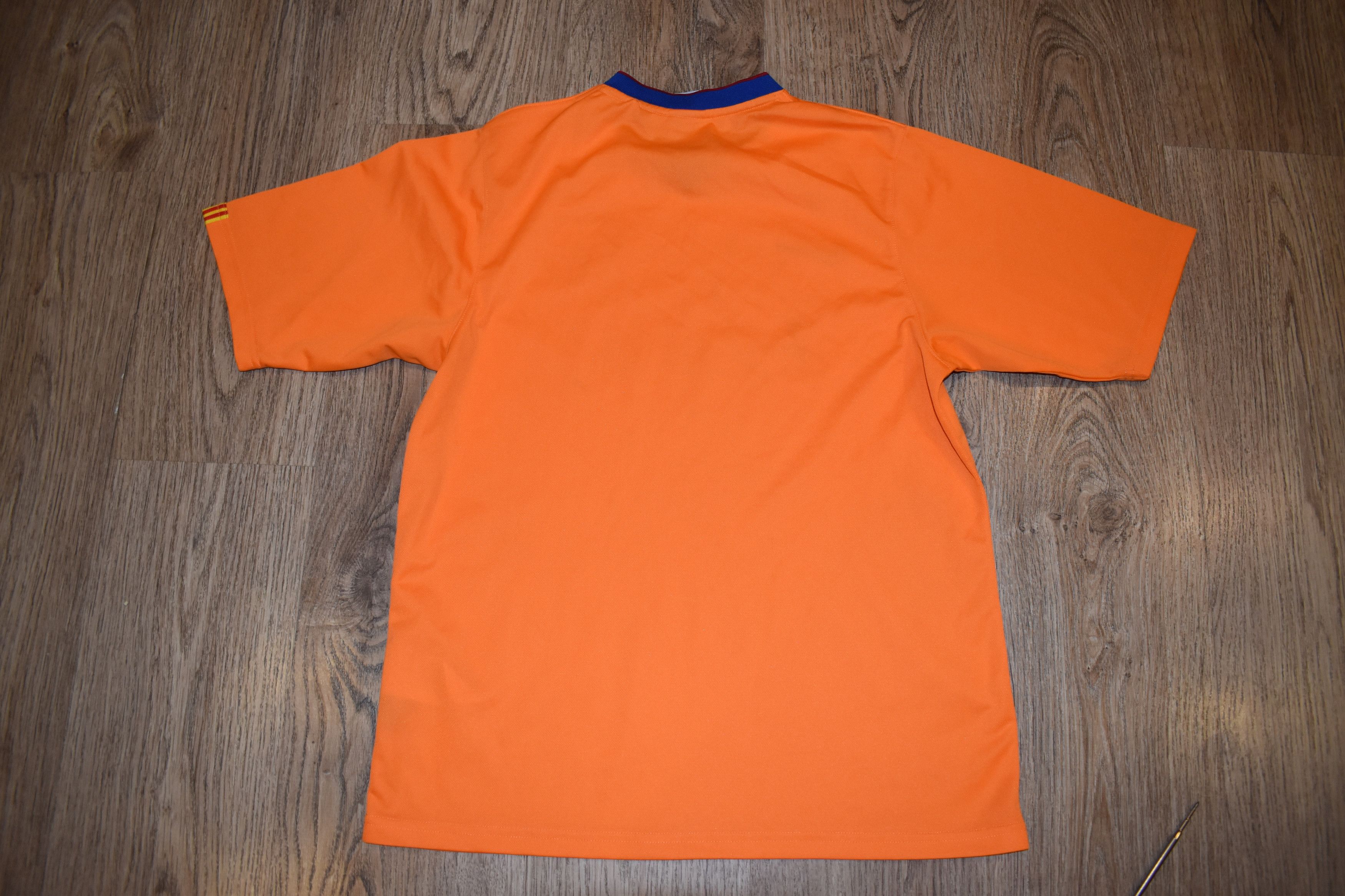 Nike BARCELONA 2006 2008 AWAY FOOTBALL JERSEY NIKE SIZE M MEN Size US M / EU 48-50 / 2 - 8 Thumbnail