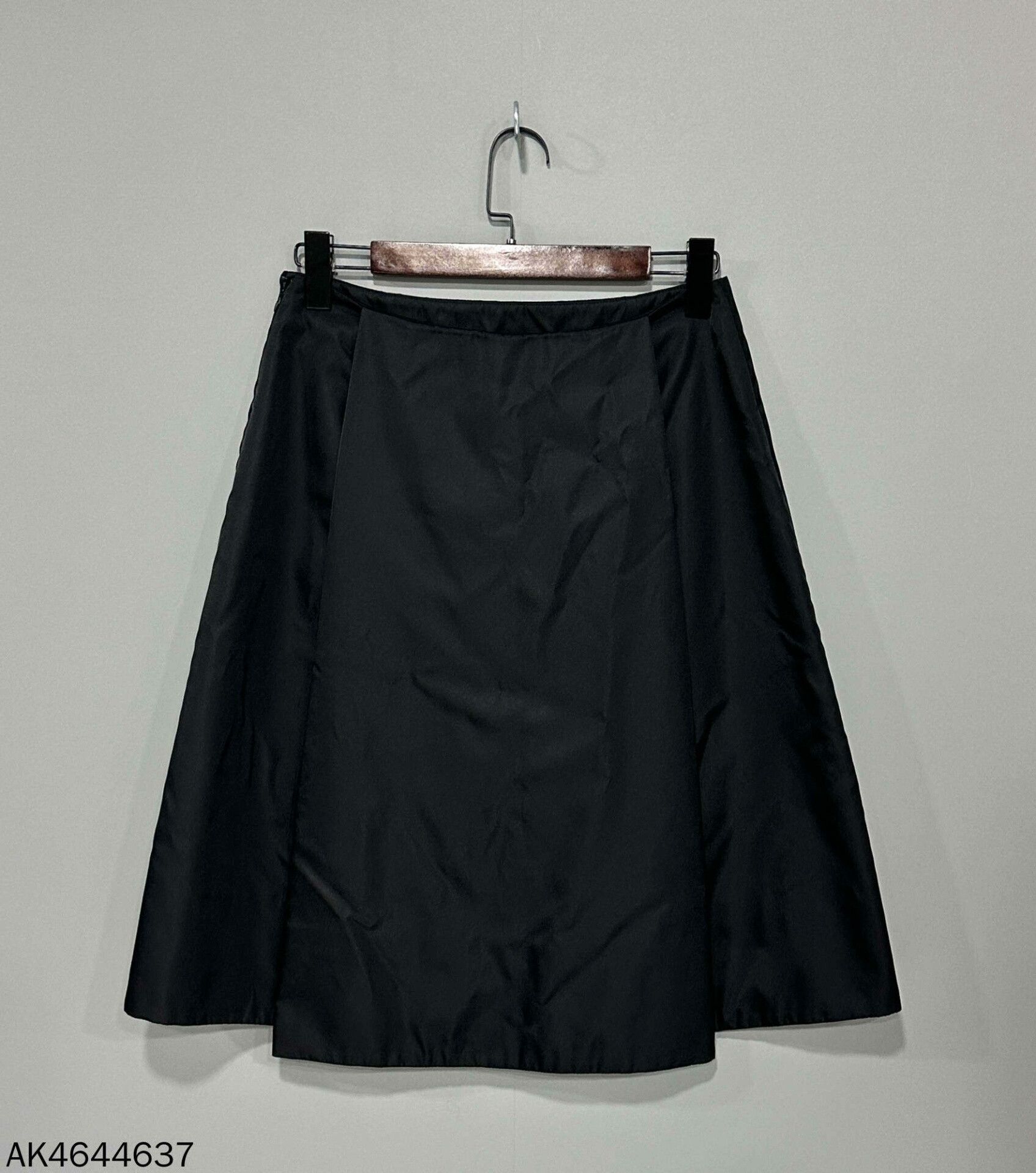 Prada Prada Nylon Skirt it_44 Women Size 30" / US 8 / IT 44 - 1 Thumbnail
