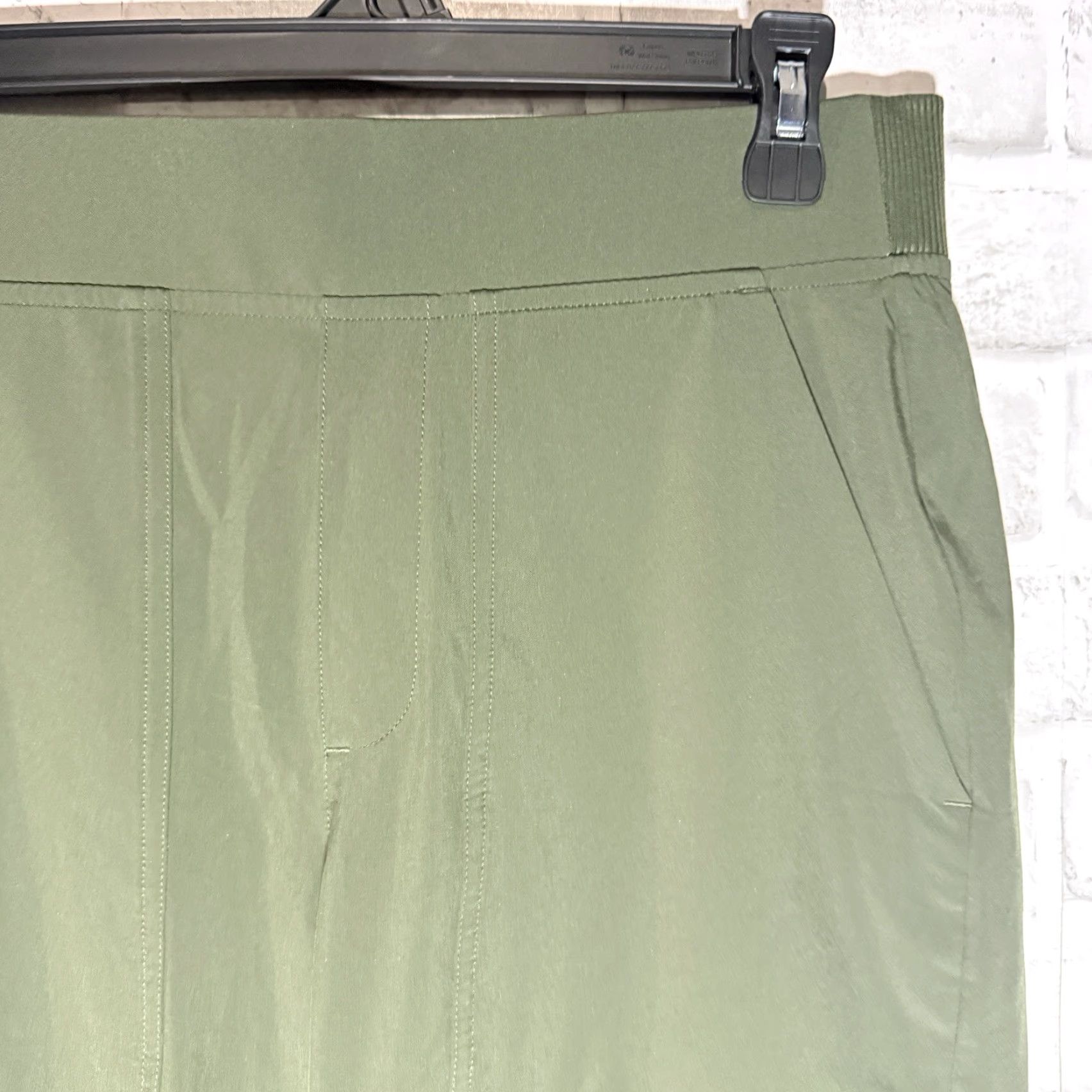 Athleta Athleta Athletic Pants Womens Size 6 Jogger Green Polyester Clothing Shoes? Size 28" / US 6 / IT 42 - 2 Thumbnail