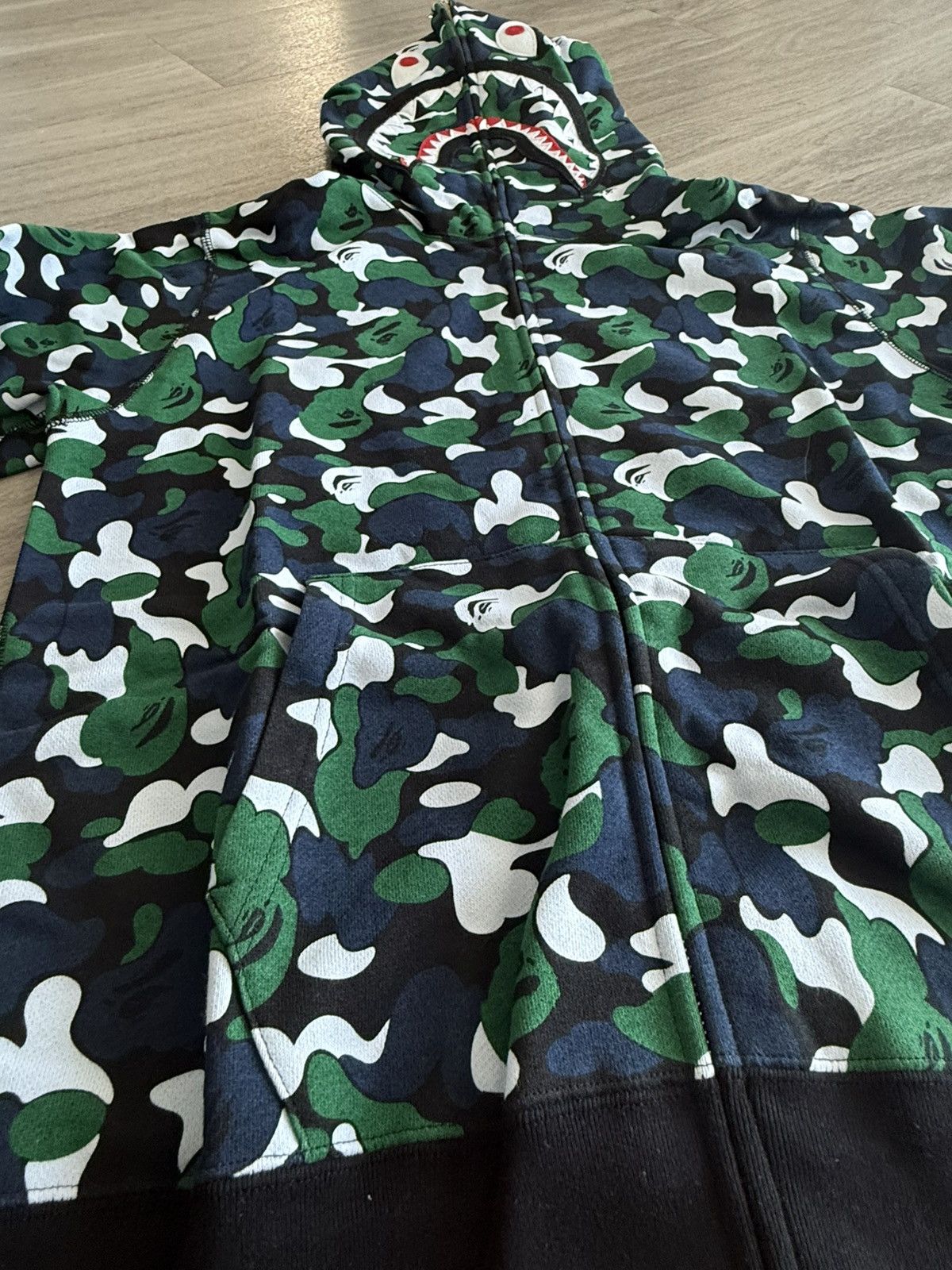 Bape Bape Isetan Shinjuku Separate shark full zip Size US XXL / EU 58 / 5 - 8 Thumbnail