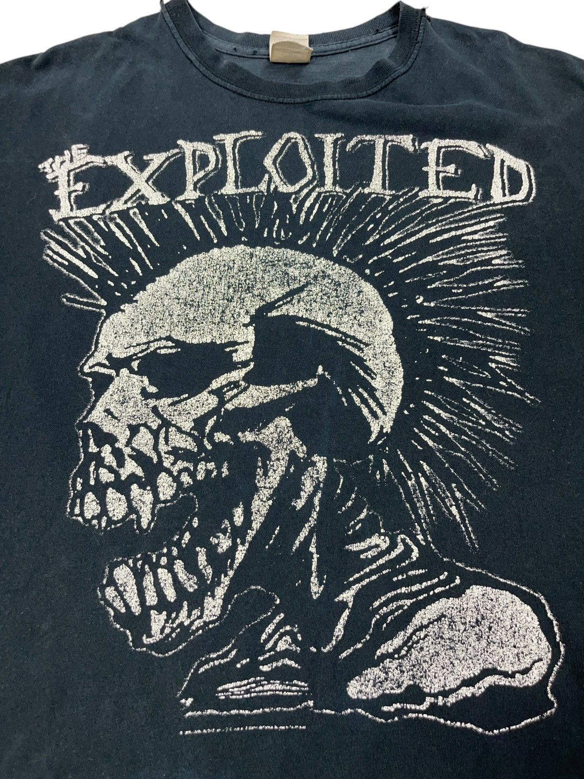 Band Tees Vintage 00s The Exploited Total Chaos Distressed T-shirt Size US L / EU 52-54 / 3 - 5 Thumbnail