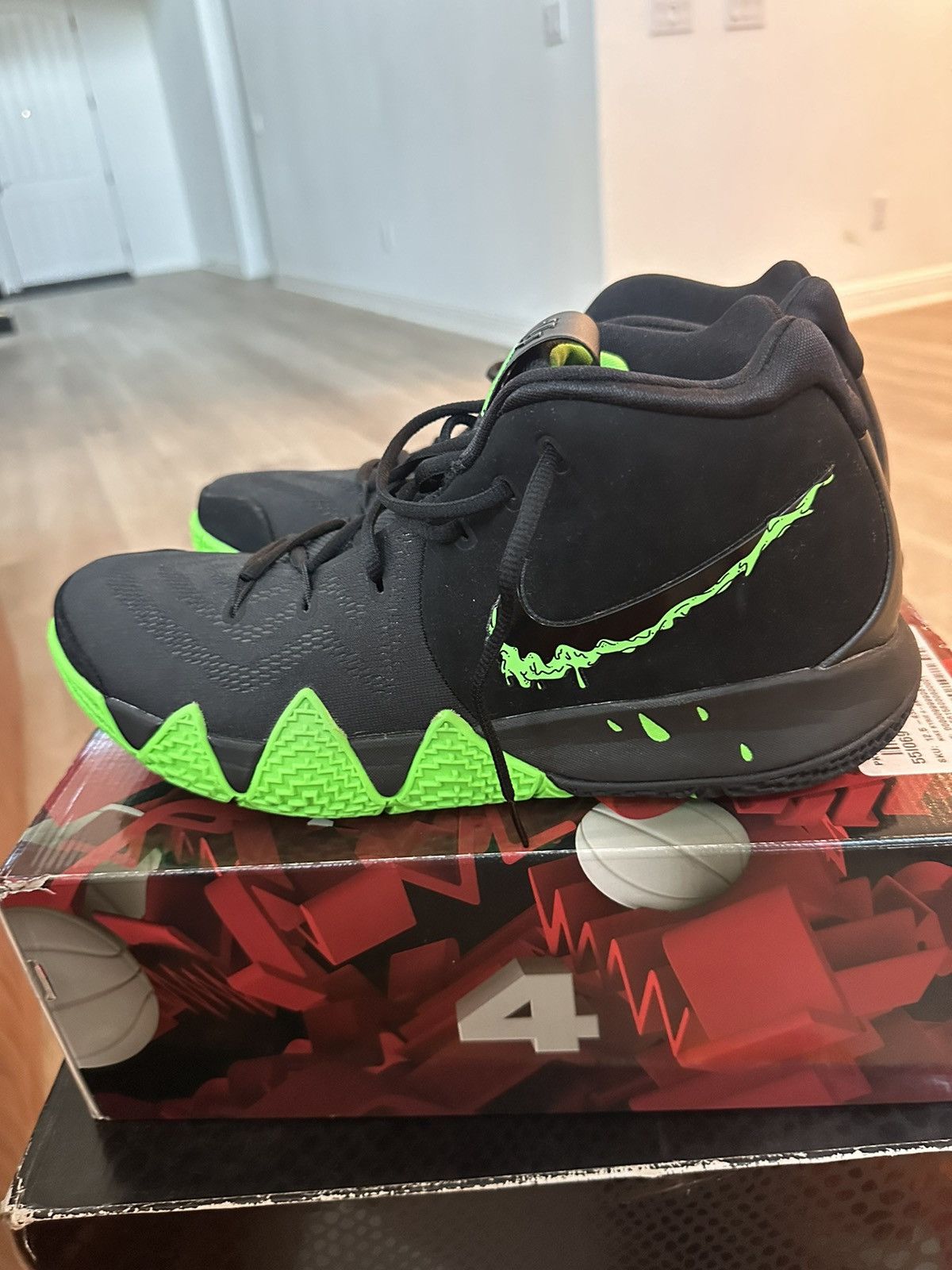 Nike kyrie 4 halloween canada hotsell