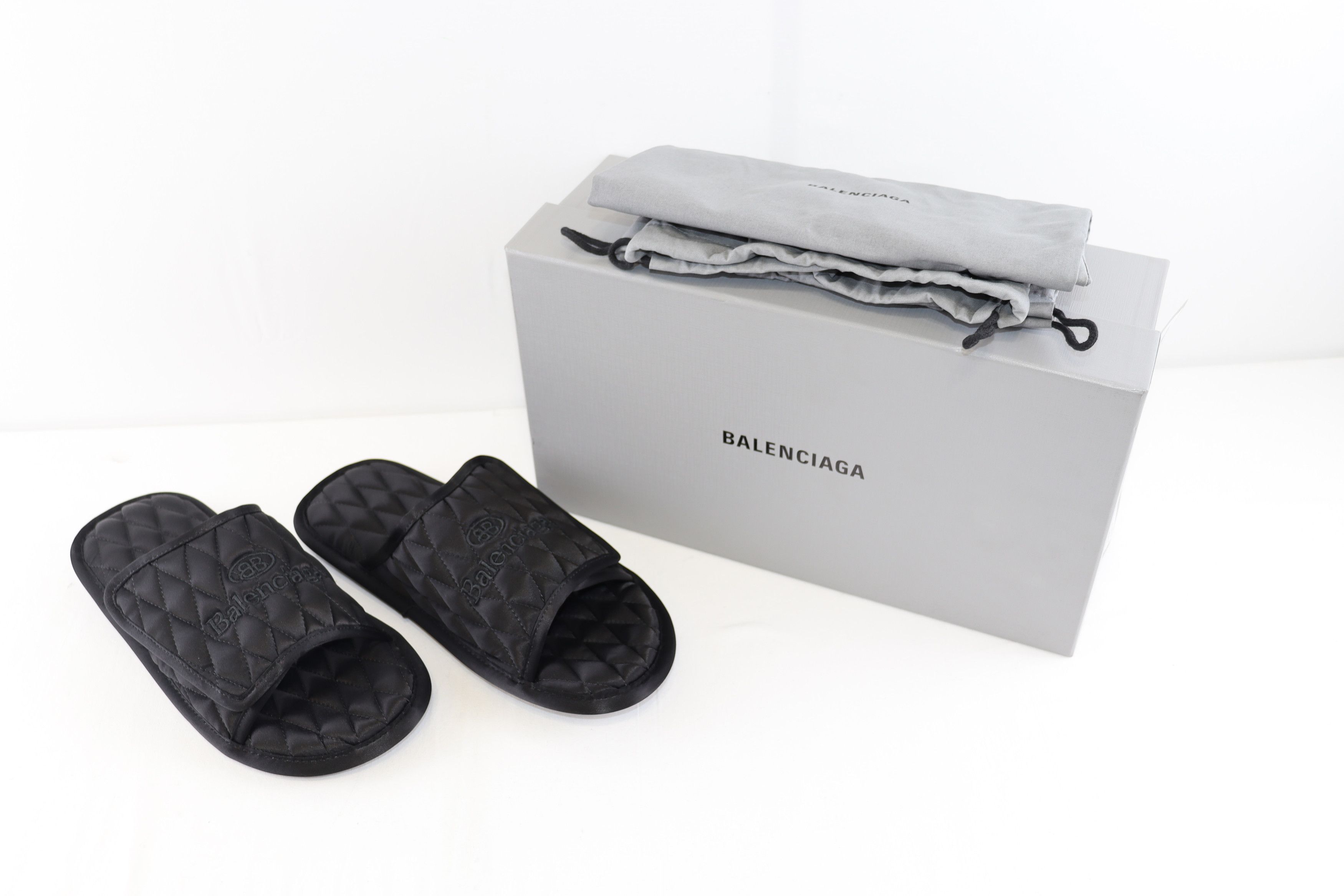 Balenciaga o1rshd1 Q:2 / Quilted Satin/Hotel Artw Home Slide Sandal Size US 9 / EU 42 - 11 Thumbnail