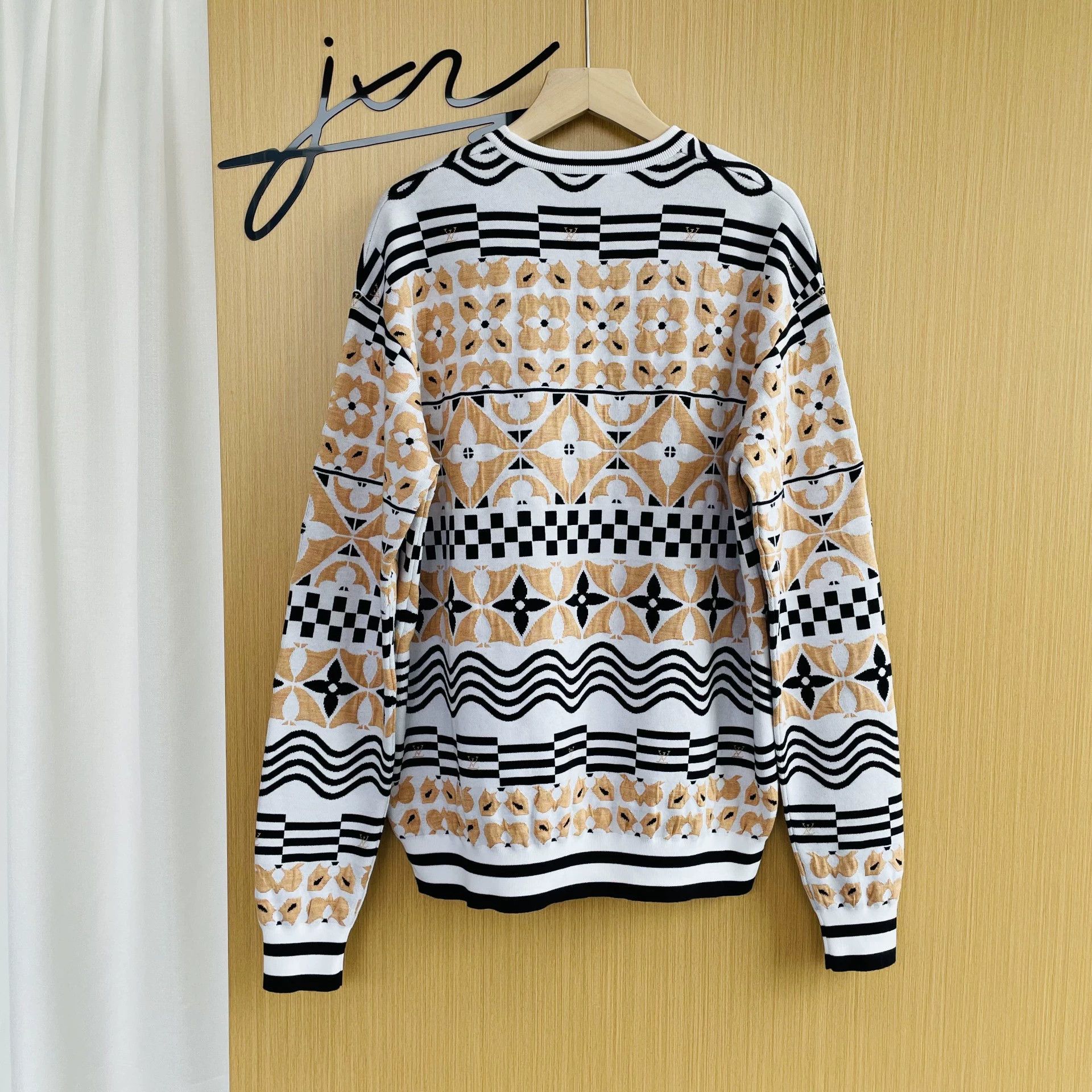 Louis Vuitton Louis Vuitton Geo Pattern Knit Top Size S BNWT Size S / US 4 / IT 40 - 2 Thumbnail