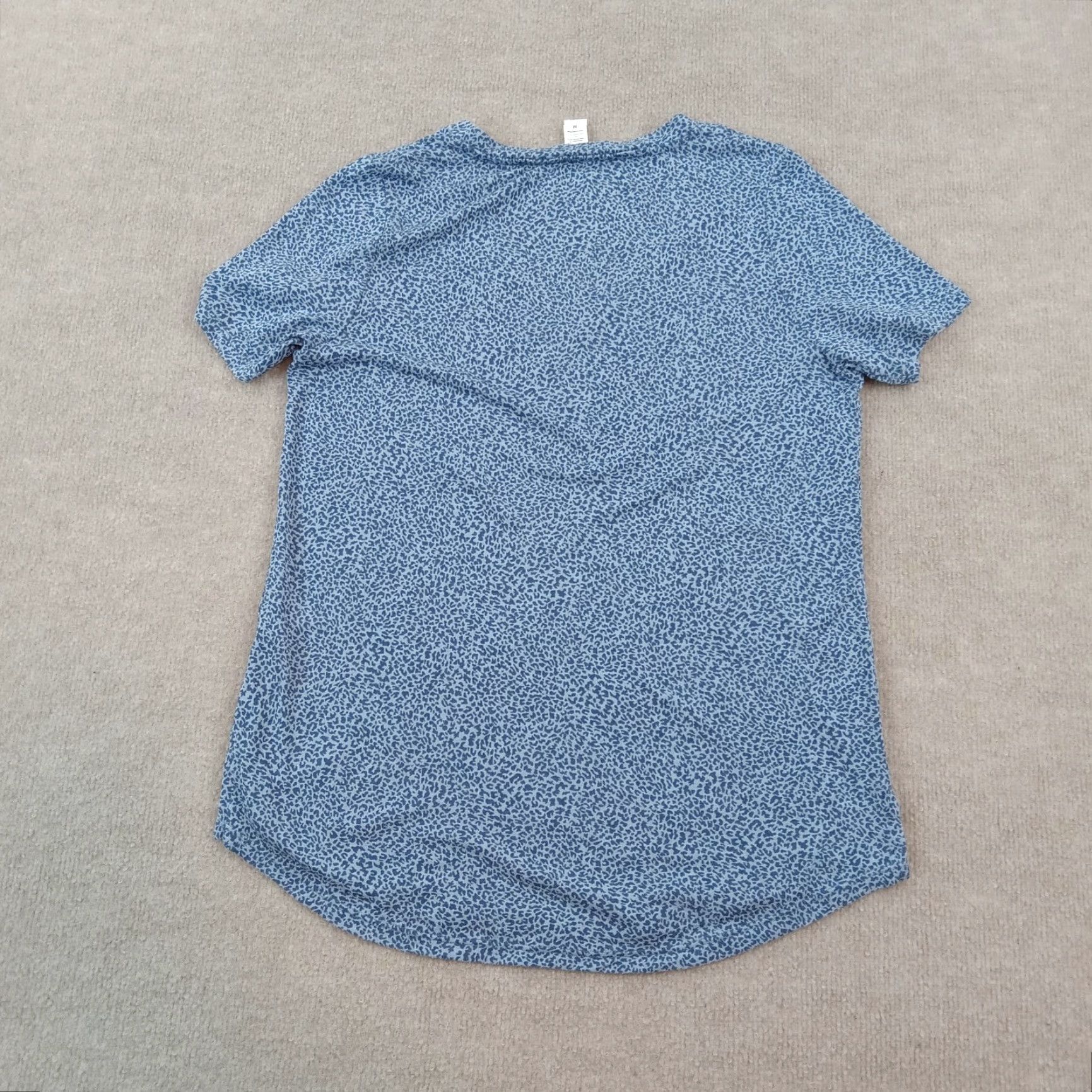 Athleta Athleta Blue Cheetah Print V-Neck Short Sleeve Yoga Shirt Womens Medium Size M / US 6-8 / IT 42-44 - 8 Thumbnail
